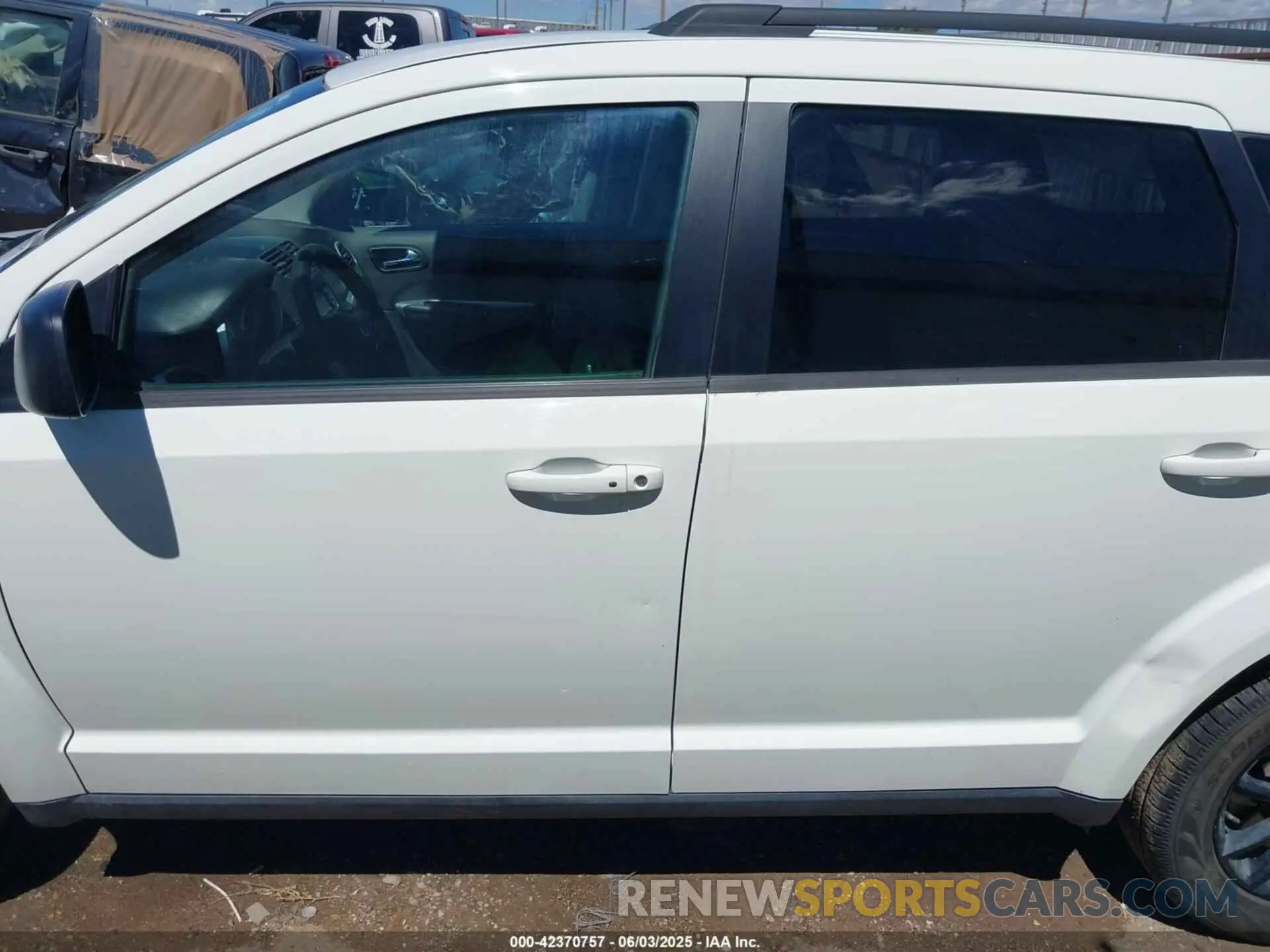 14 Photograph of a damaged car 3C4PDCAB9LT264880 DODGE JOURNEY 2020