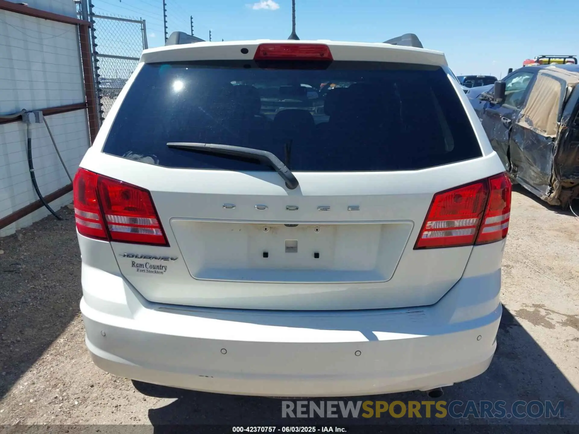 16 Photograph of a damaged car 3C4PDCAB9LT264880 DODGE JOURNEY 2020