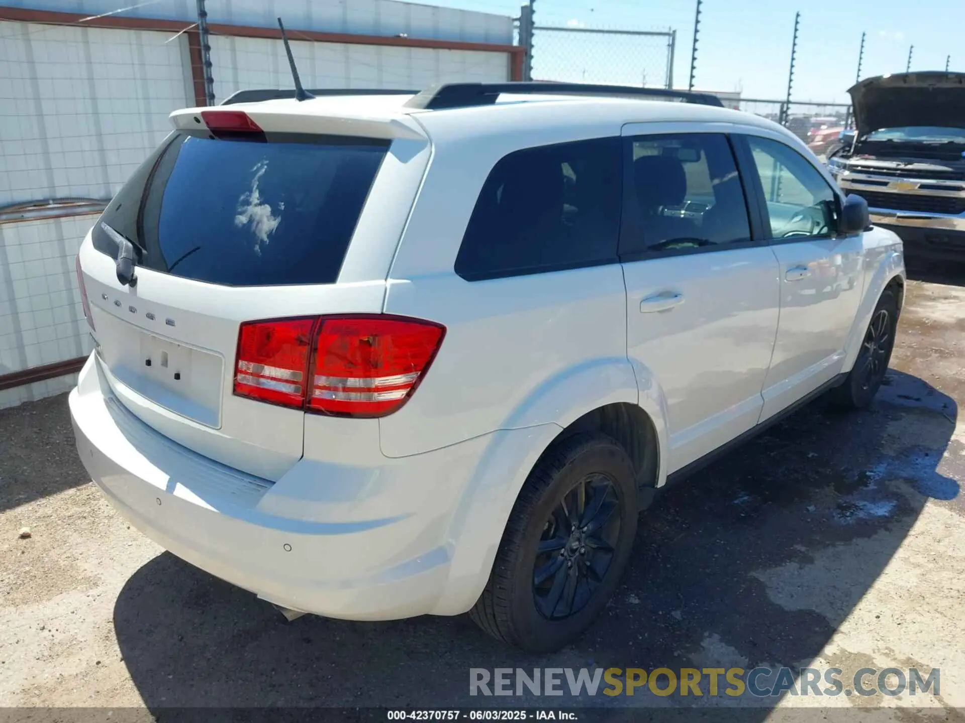 4 Photograph of a damaged car 3C4PDCAB9LT264880 DODGE JOURNEY 2020