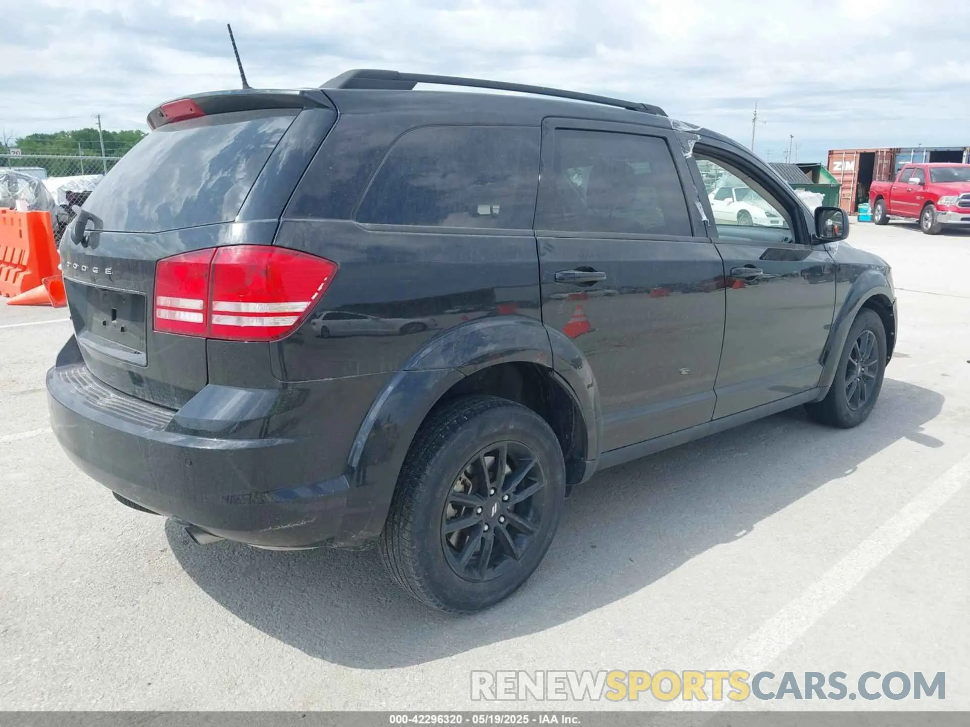 4 Photograph of a damaged car 3C4PDCAB9LT278259 DODGE JOURNEY 2020