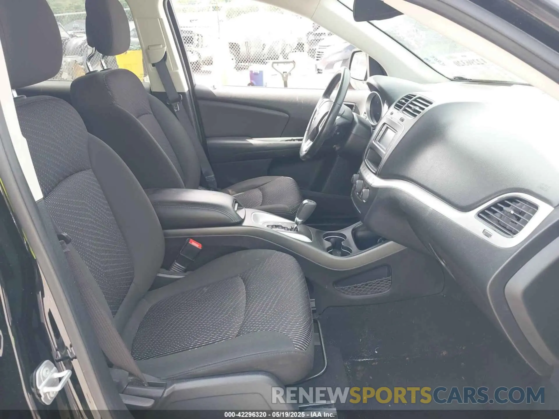 5 Photograph of a damaged car 3C4PDCAB9LT278259 DODGE JOURNEY 2020