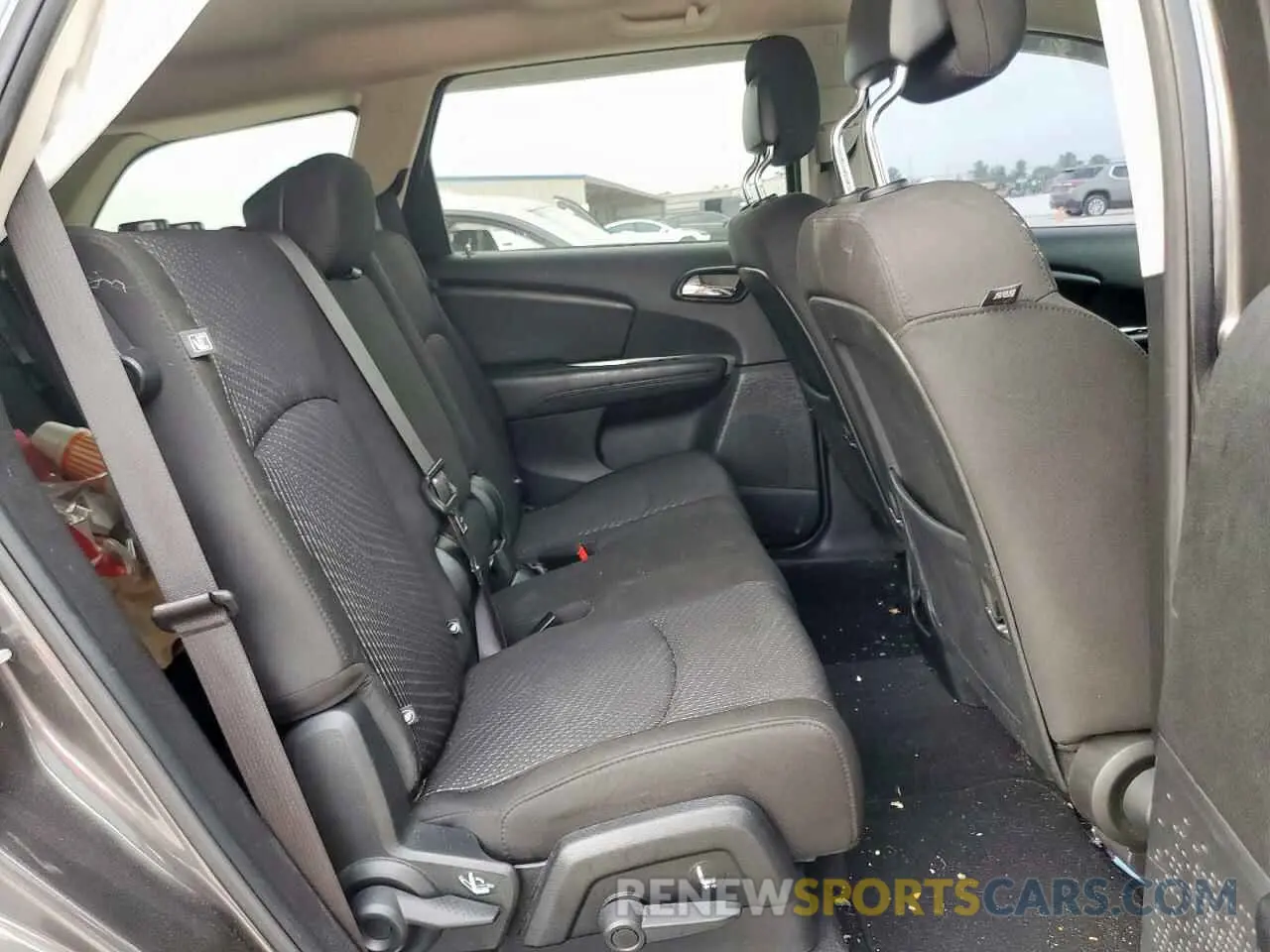 11 Photograph of a damaged car 3C4PDCABXLT180941 DODGE JOURNEY 2020