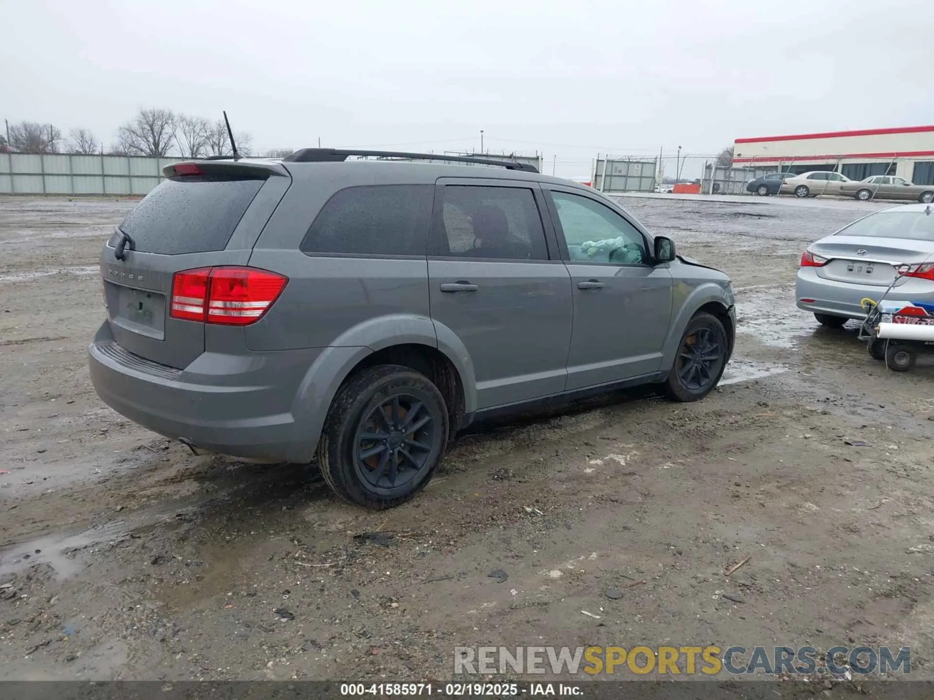 4 Photograph of a damaged car 3C4PDCABXLT181166 DODGE JOURNEY 2020