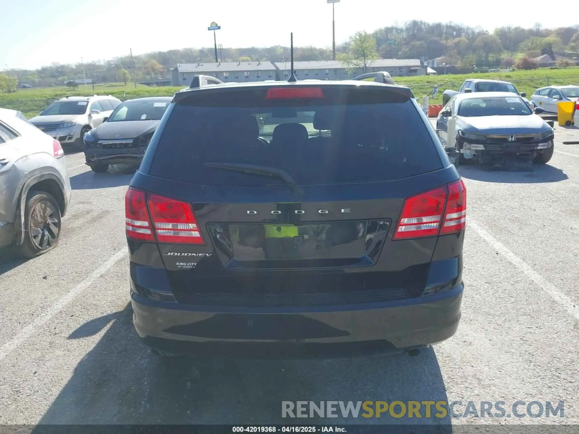 17 Photograph of a damaged car 3C4PDCABXLT202596 DODGE JOURNEY 2020