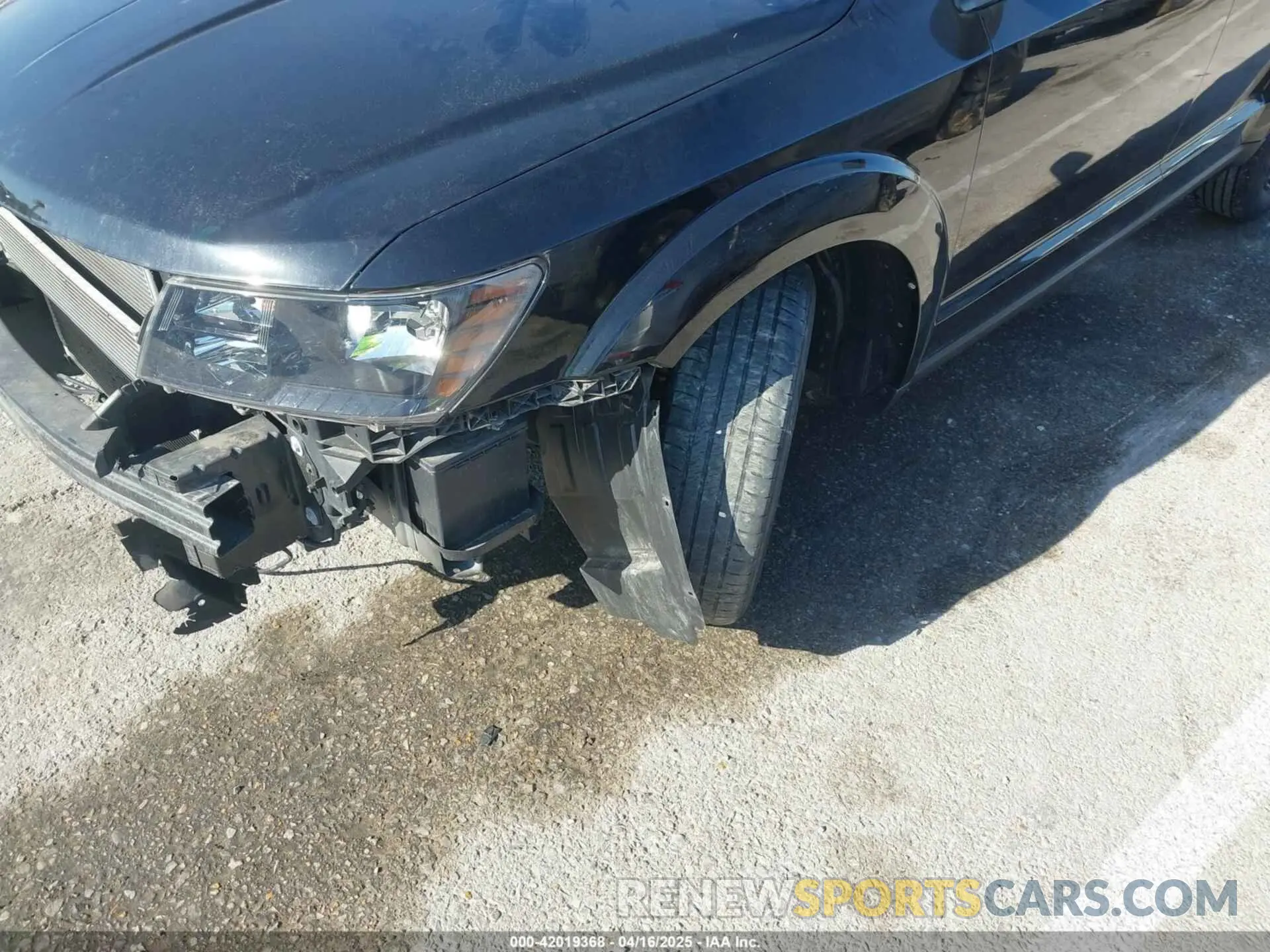 18 Photograph of a damaged car 3C4PDCABXLT202596 DODGE JOURNEY 2020
