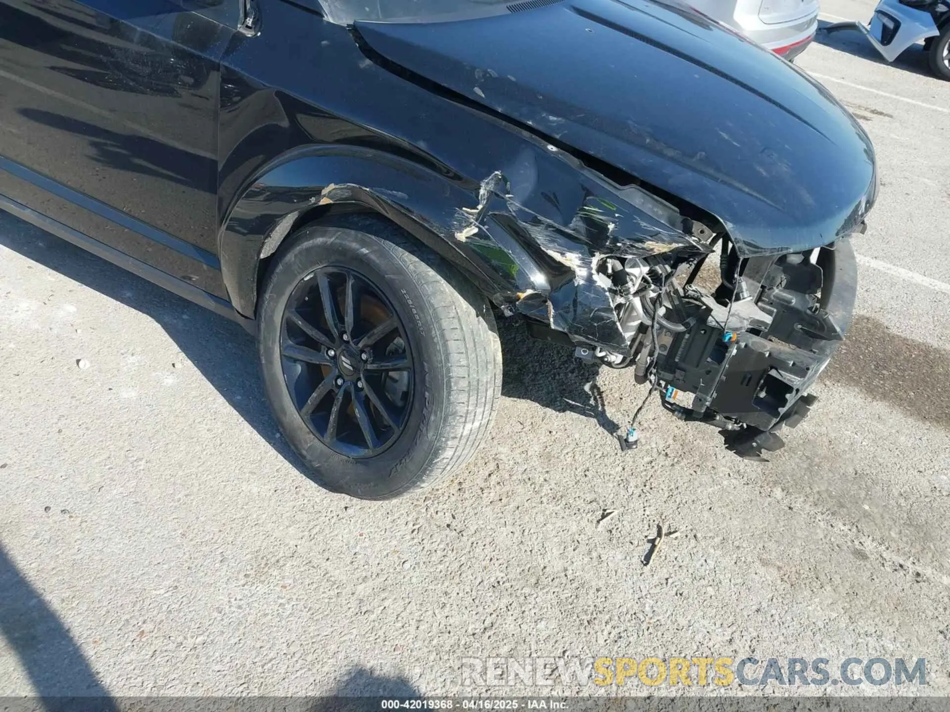 19 Photograph of a damaged car 3C4PDCABXLT202596 DODGE JOURNEY 2020
