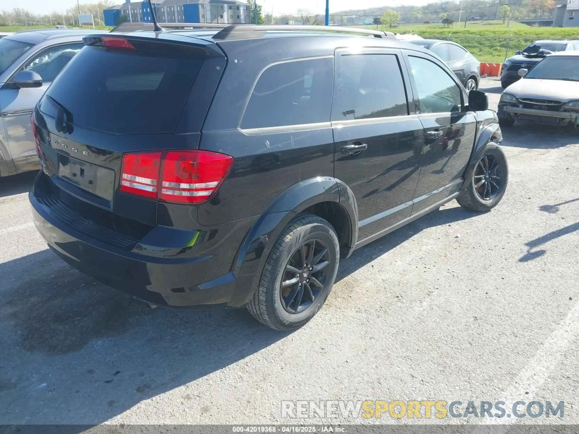 4 Photograph of a damaged car 3C4PDCABXLT202596 DODGE JOURNEY 2020