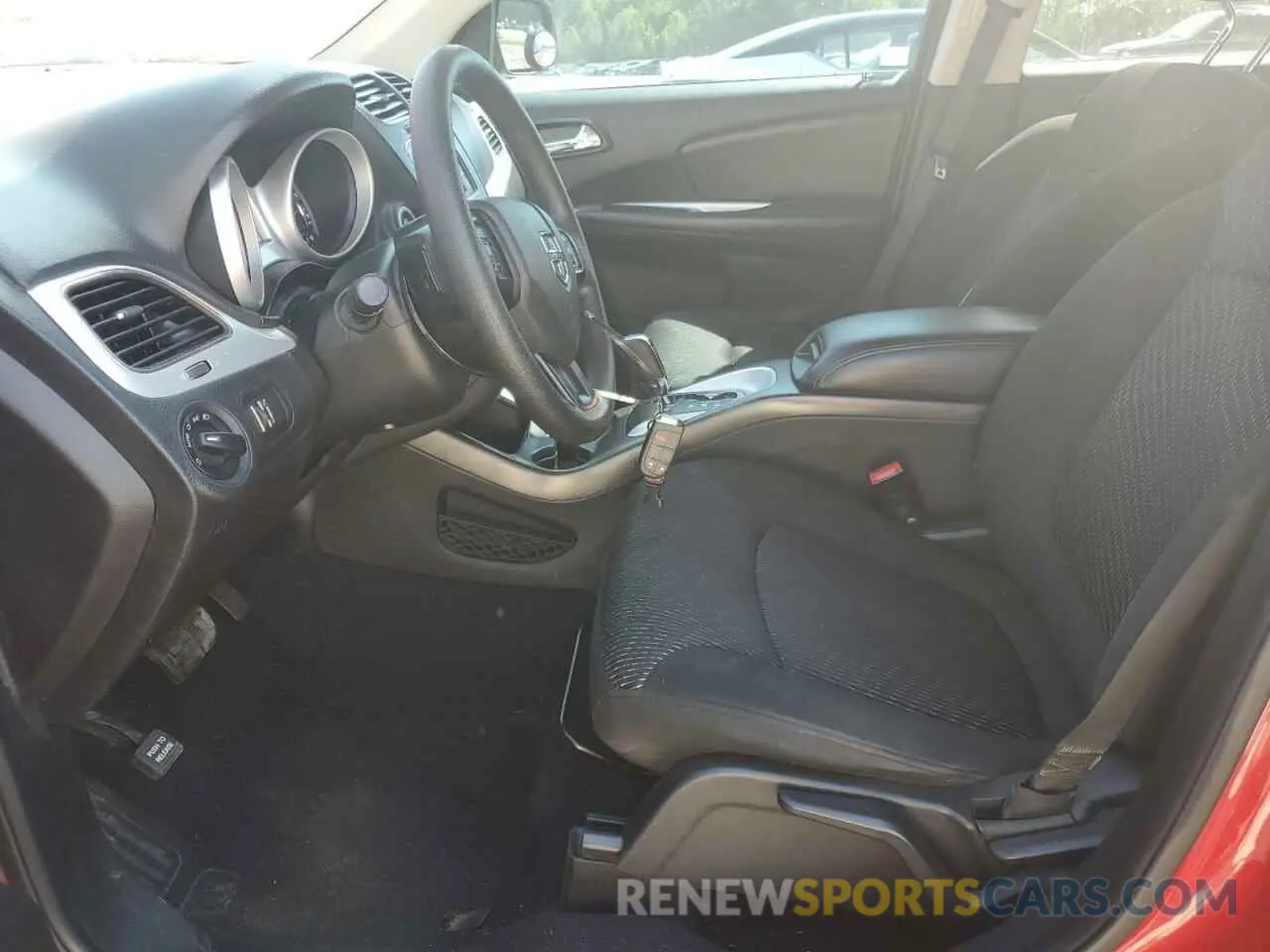 7 Photograph of a damaged car 3C4PDCABXLT247618 DODGE JOURNEY 2020