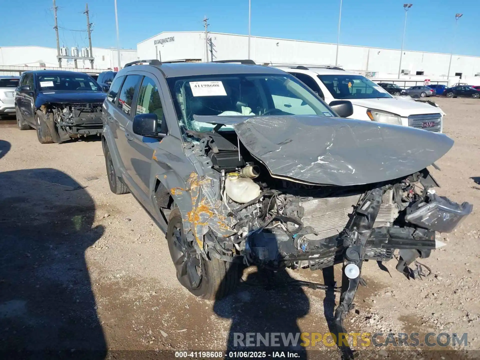 1 Photograph of a damaged car 3C4PDCABXLT250616 DODGE JOURNEY 2020