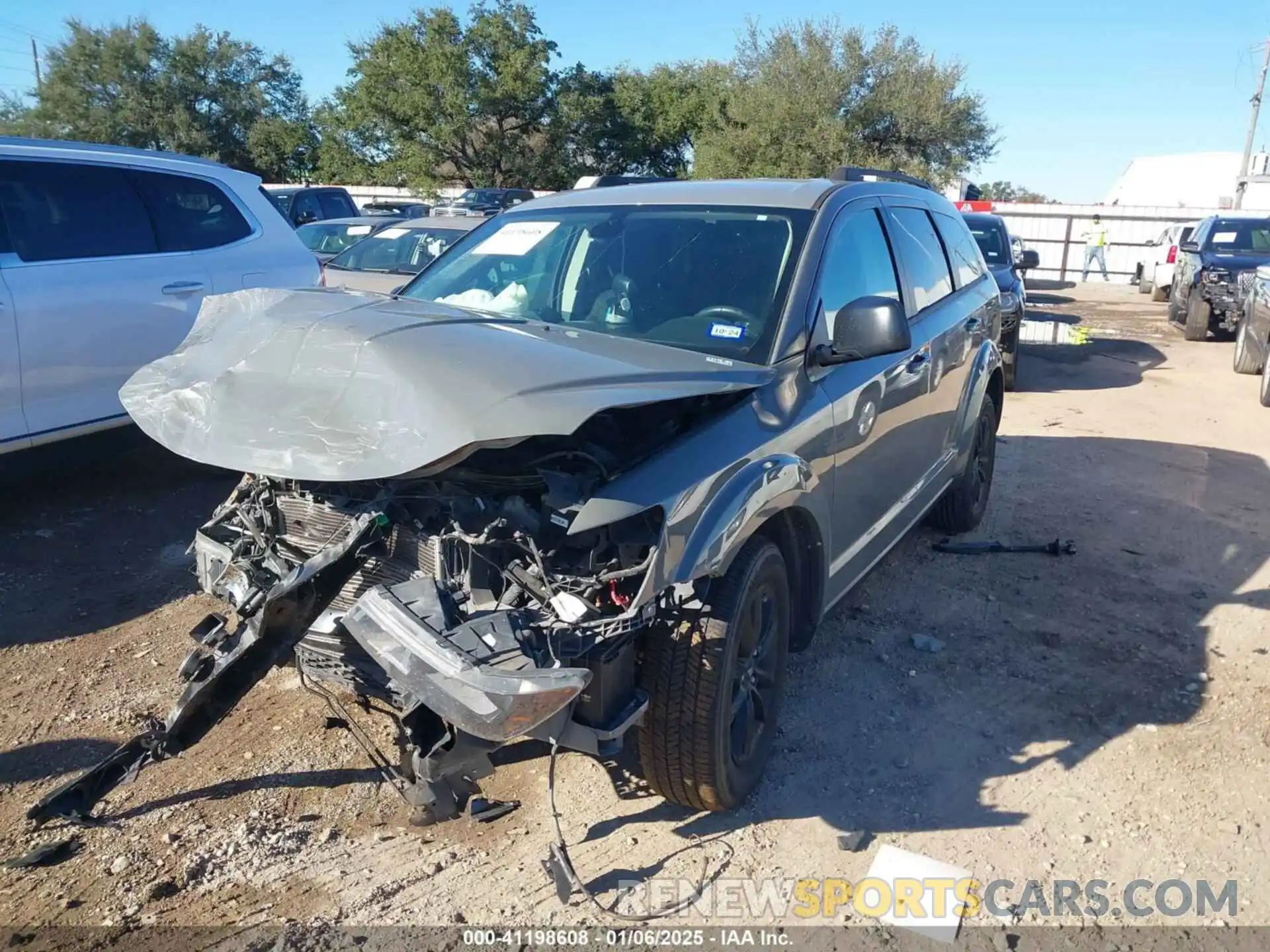 2 Photograph of a damaged car 3C4PDCABXLT250616 DODGE JOURNEY 2020