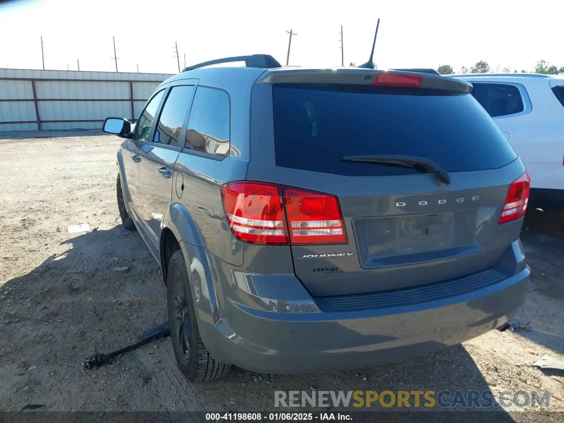 3 Photograph of a damaged car 3C4PDCABXLT250616 DODGE JOURNEY 2020