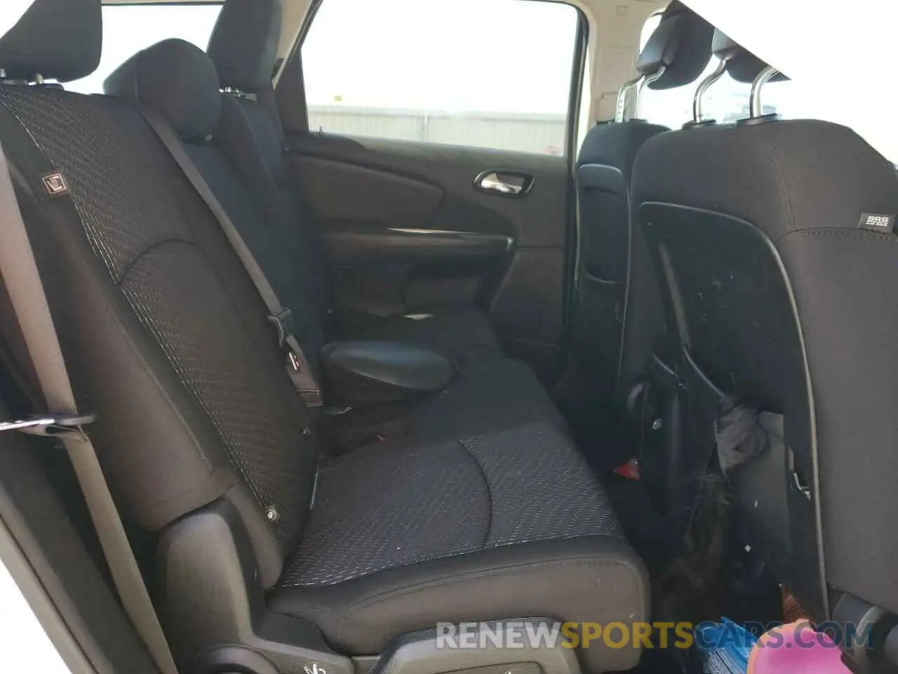 10 Photograph of a damaged car 3C4PDCABXLT259431 DODGE JOURNEY 2020