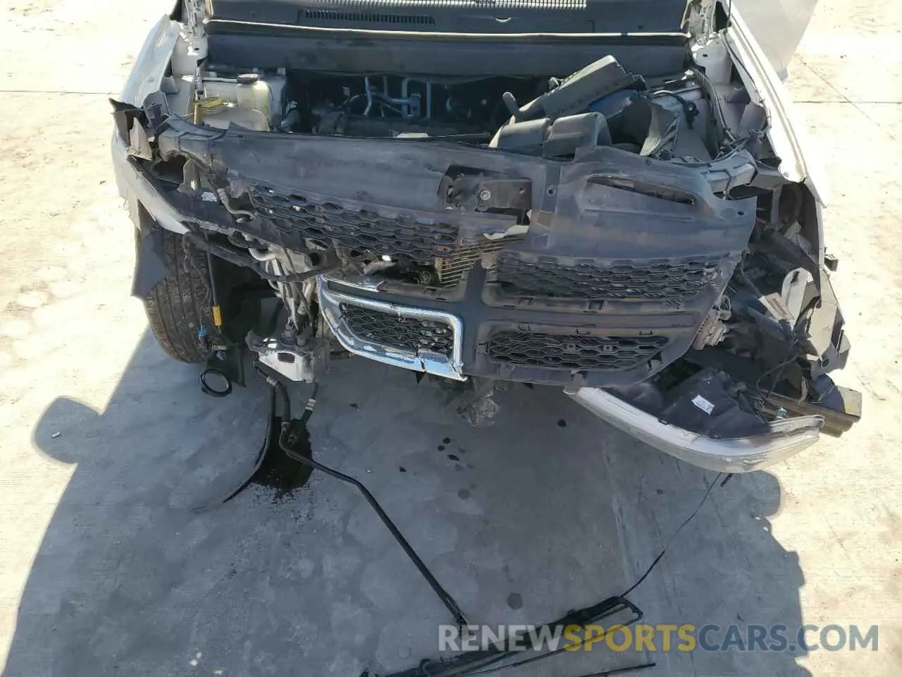 12 Photograph of a damaged car 3C4PDCABXLT259431 DODGE JOURNEY 2020