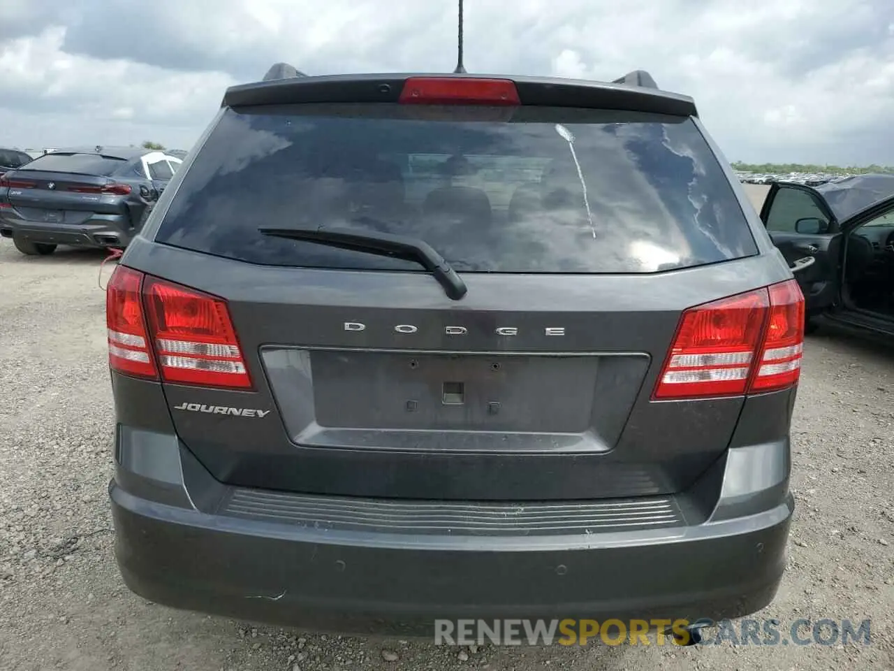 6 Photograph of a damaged car 3C4PDCABXLT262037 DODGE JOURNEY 2020