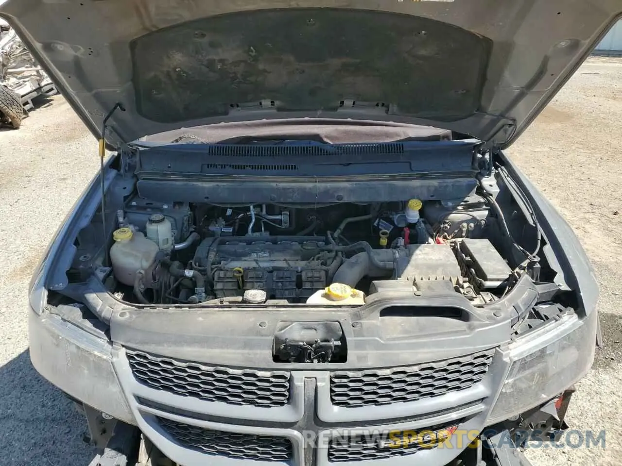 13 Photograph of a damaged car 3C4PDCABXLT274558 DODGE JOURNEY 2020