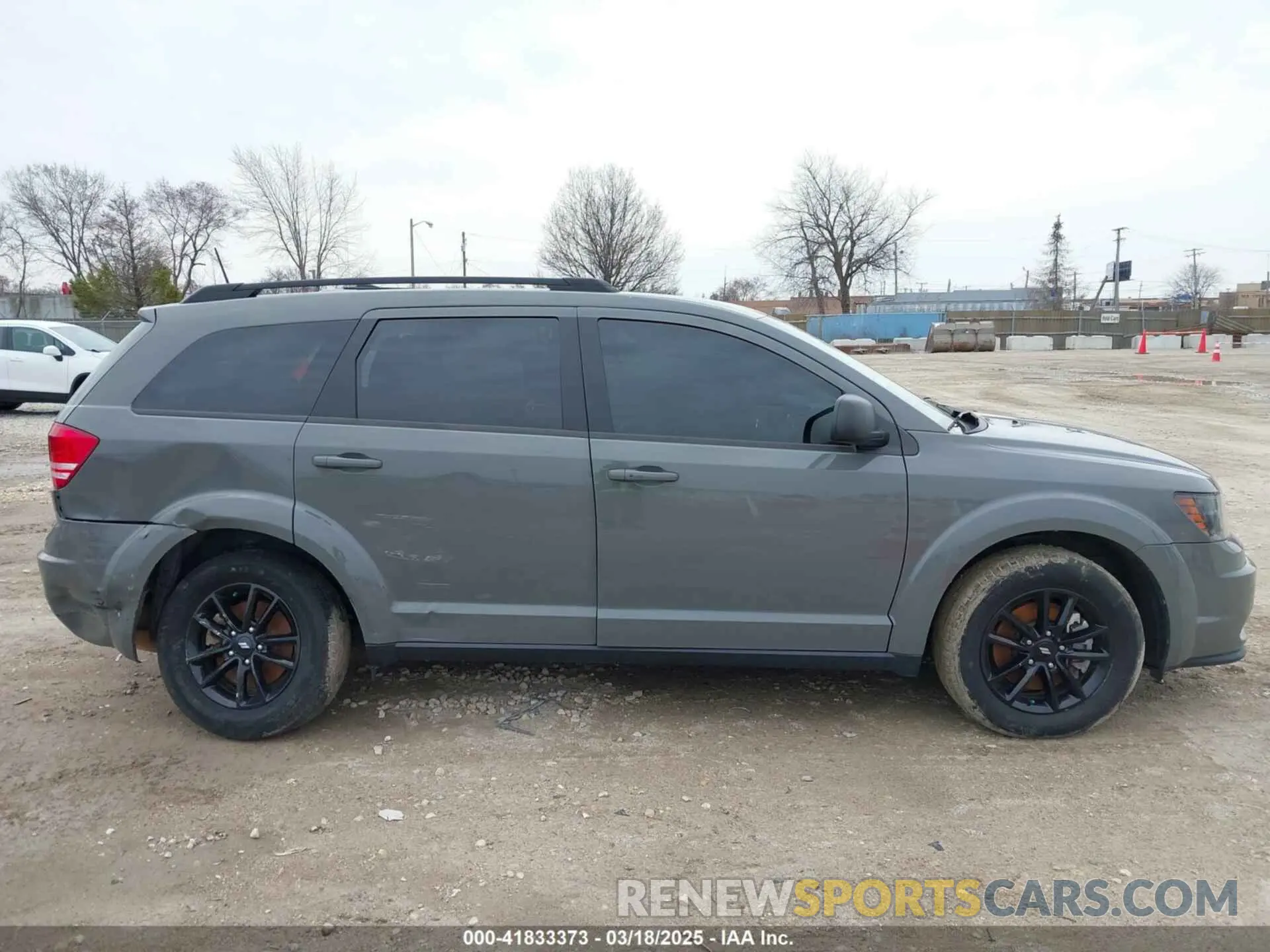 13 Photograph of a damaged car 3C4PDCABXLT278142 DODGE JOURNEY 2020
