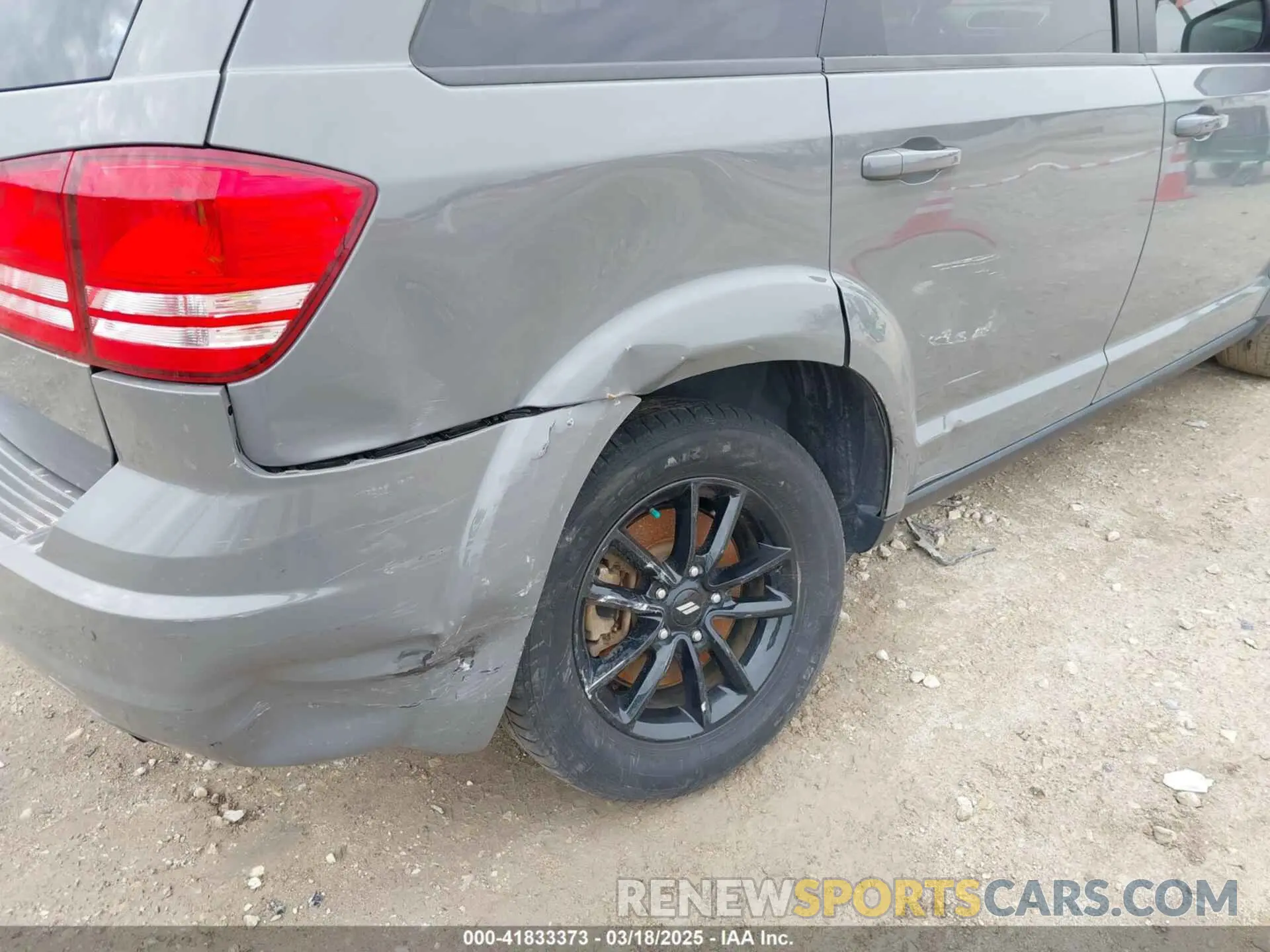 17 Photograph of a damaged car 3C4PDCABXLT278142 DODGE JOURNEY 2020