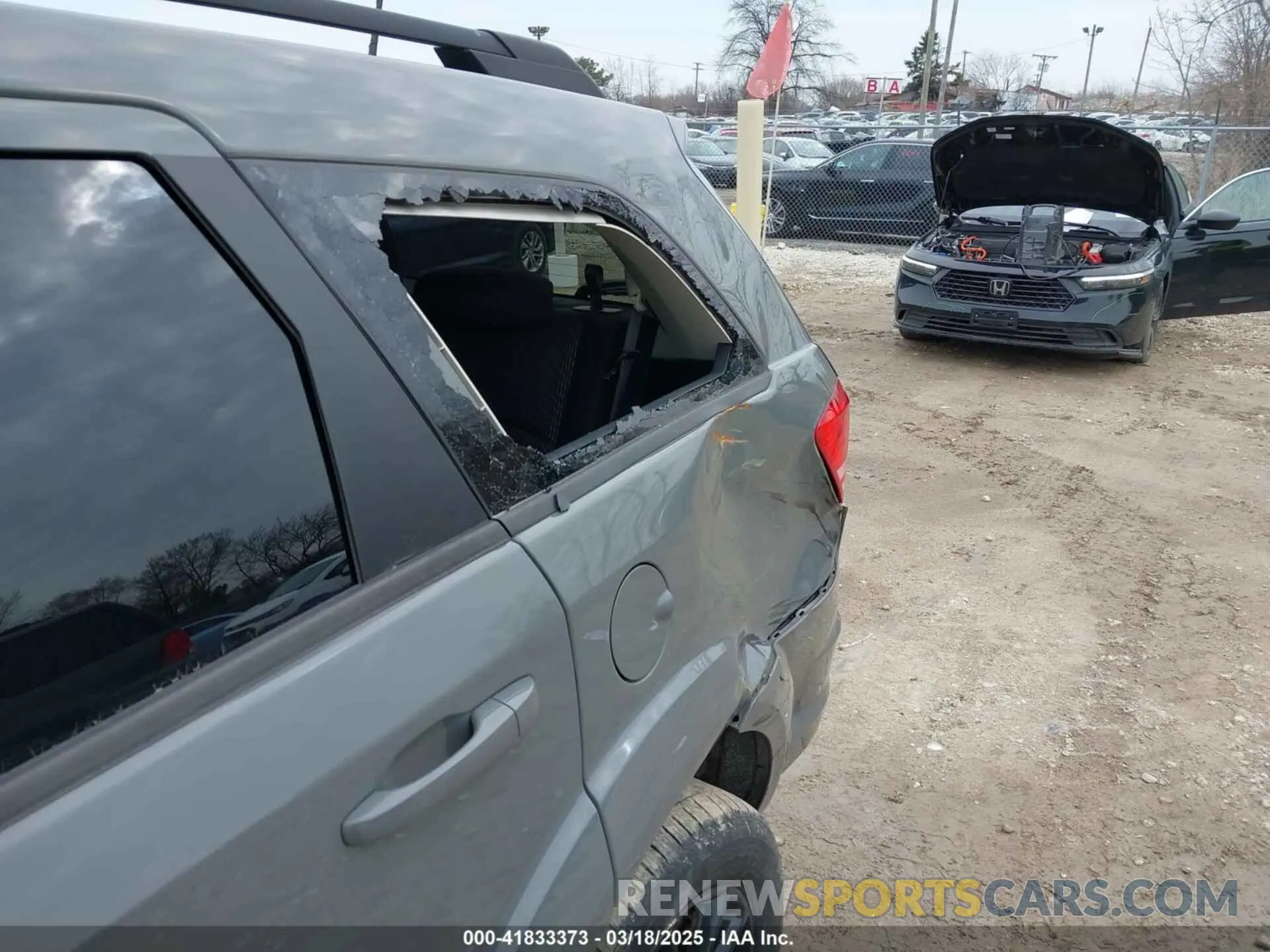 19 Photograph of a damaged car 3C4PDCABXLT278142 DODGE JOURNEY 2020