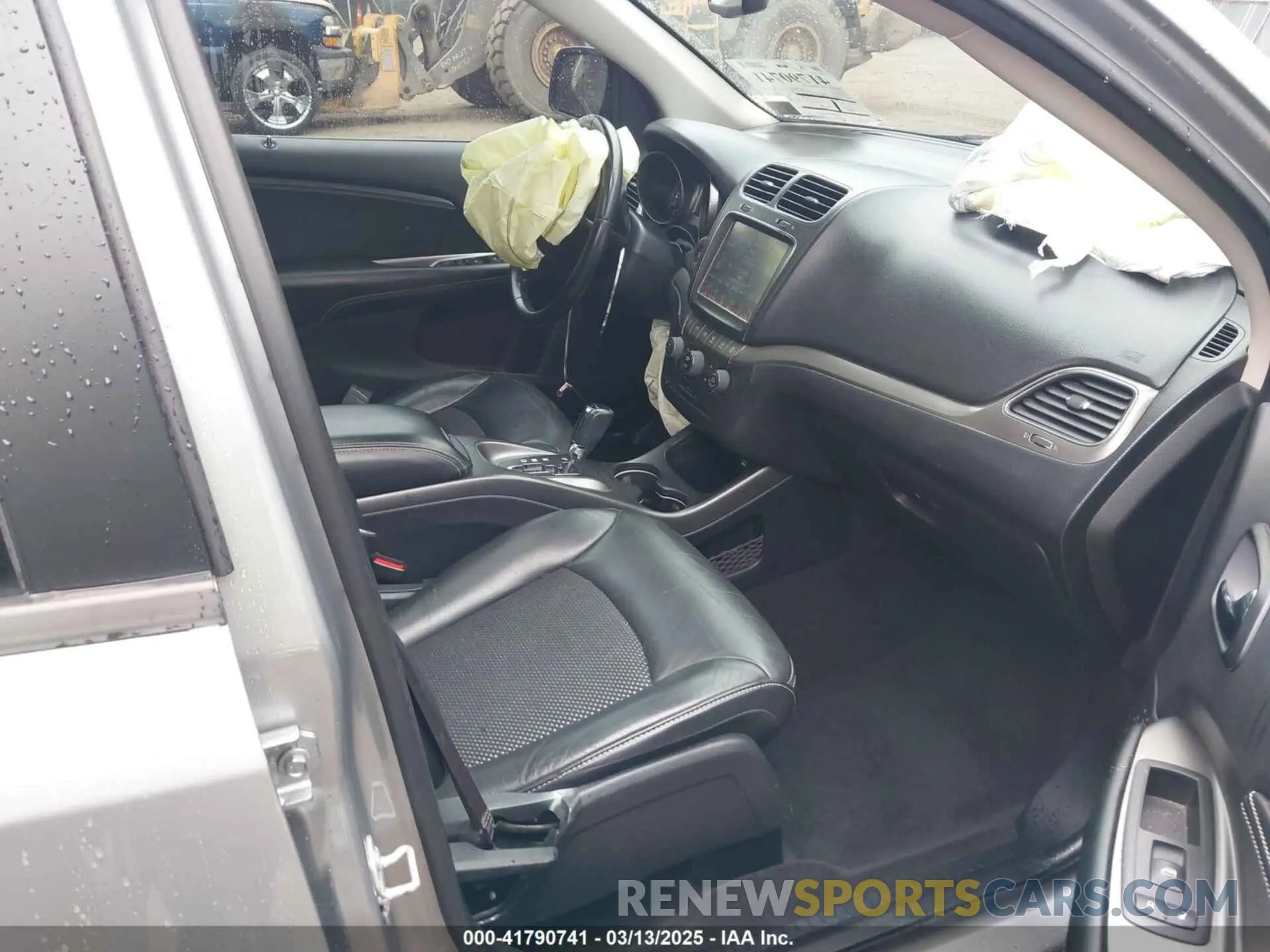 5 Photograph of a damaged car 3C4PDCGB0LT225974 DODGE JOURNEY 2020