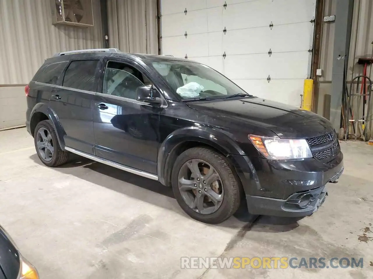 4 Photograph of a damaged car 3C4PDCGB1LT206639 DODGE JOURNEY 2020