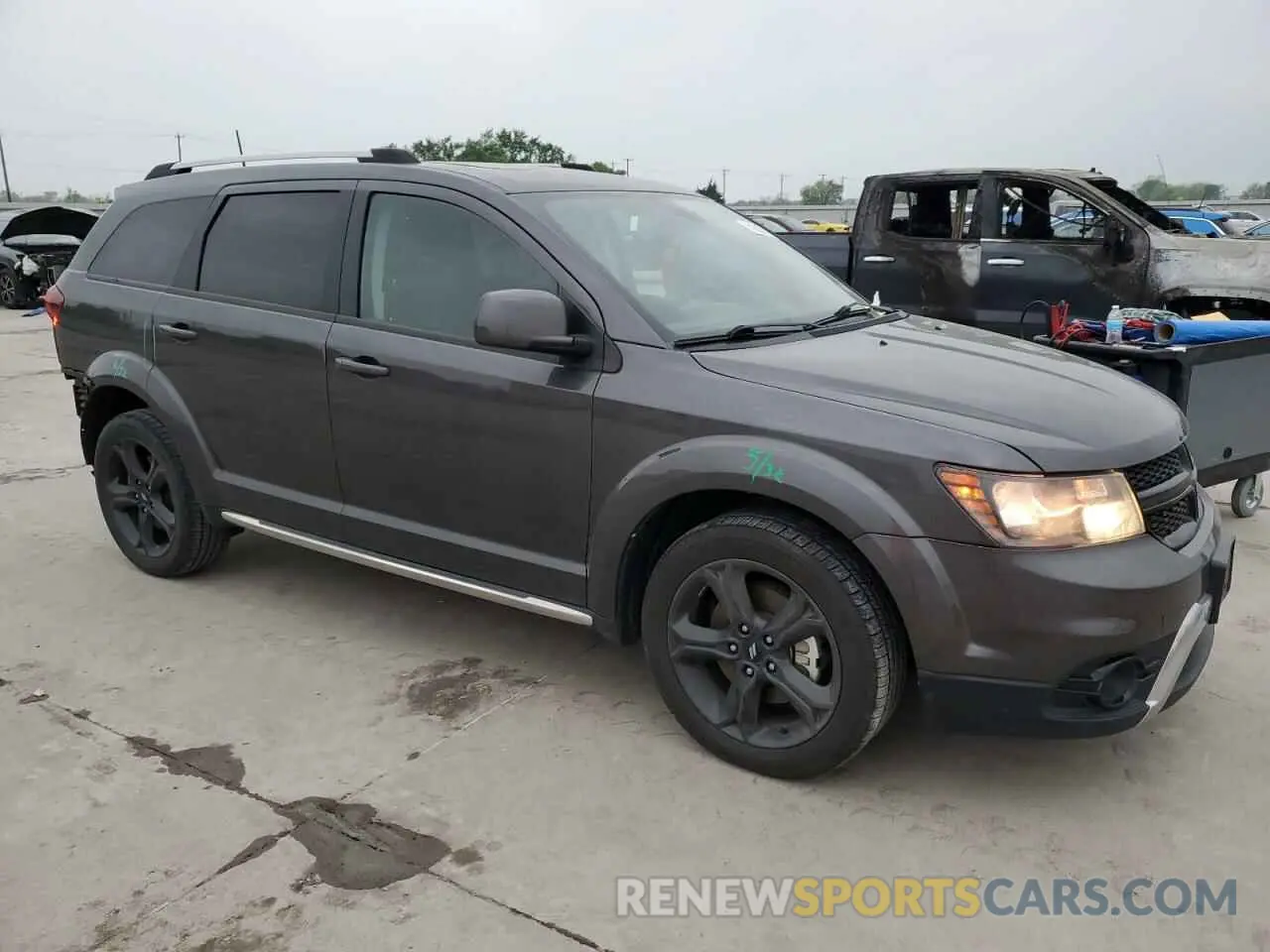 4 Photograph of a damaged car 3C4PDCGB1LT261348 DODGE JOURNEY 2020