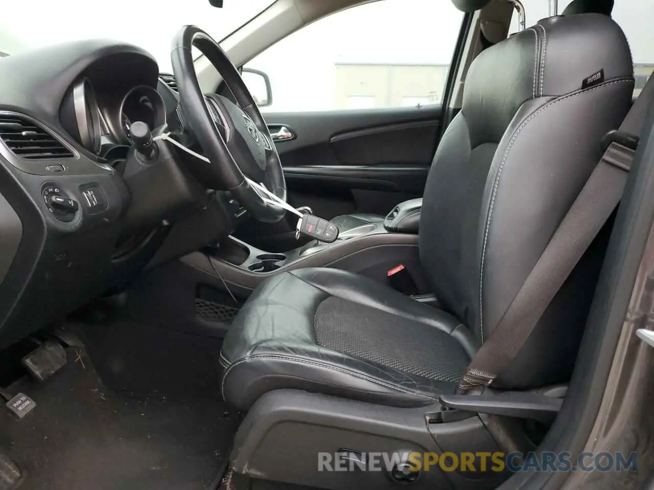 7 Photograph of a damaged car 3C4PDCGB1LT261348 DODGE JOURNEY 2020