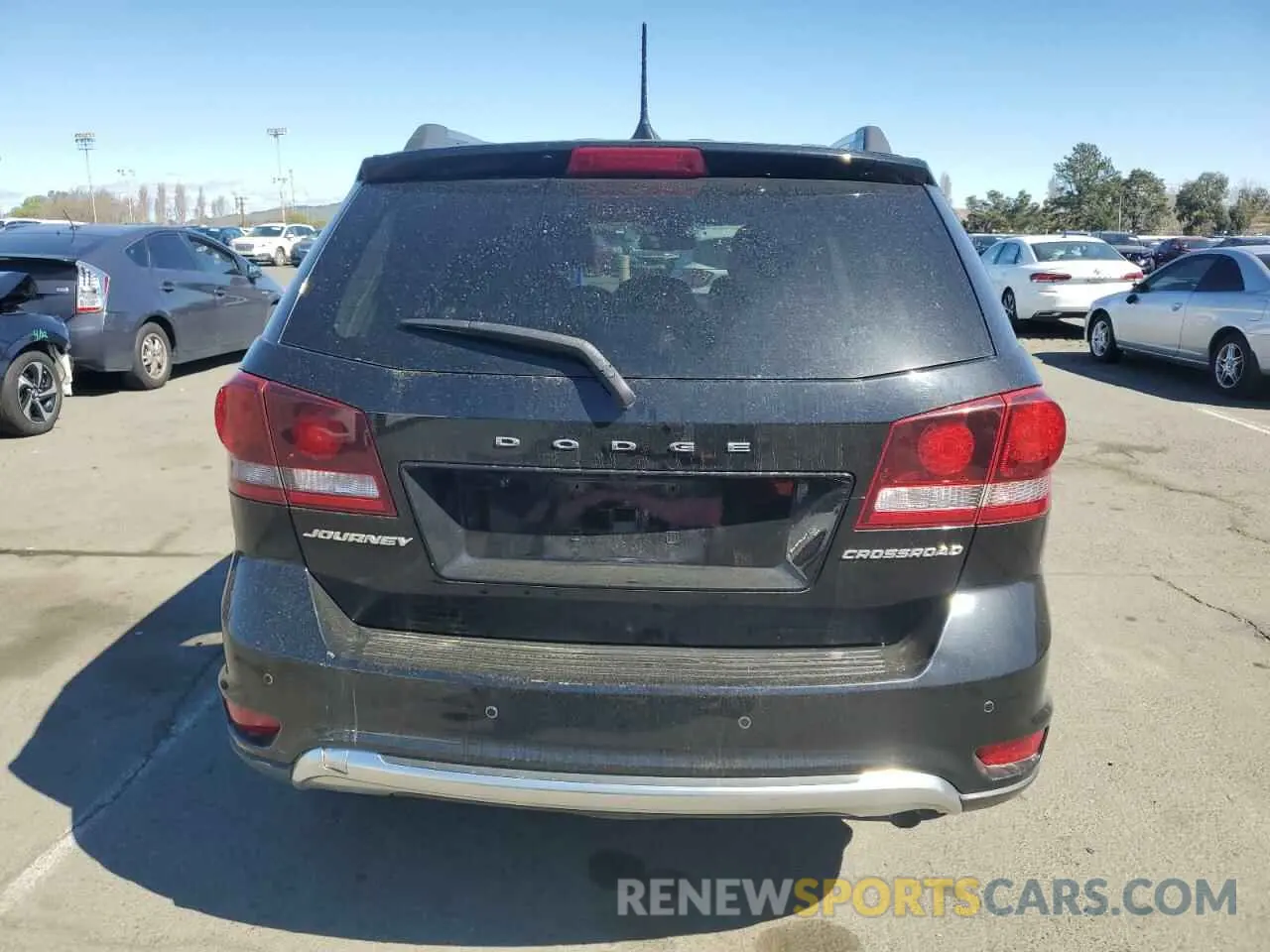 6 Photograph of a damaged car 3C4PDCGB1LT266615 DODGE JOURNEY 2020