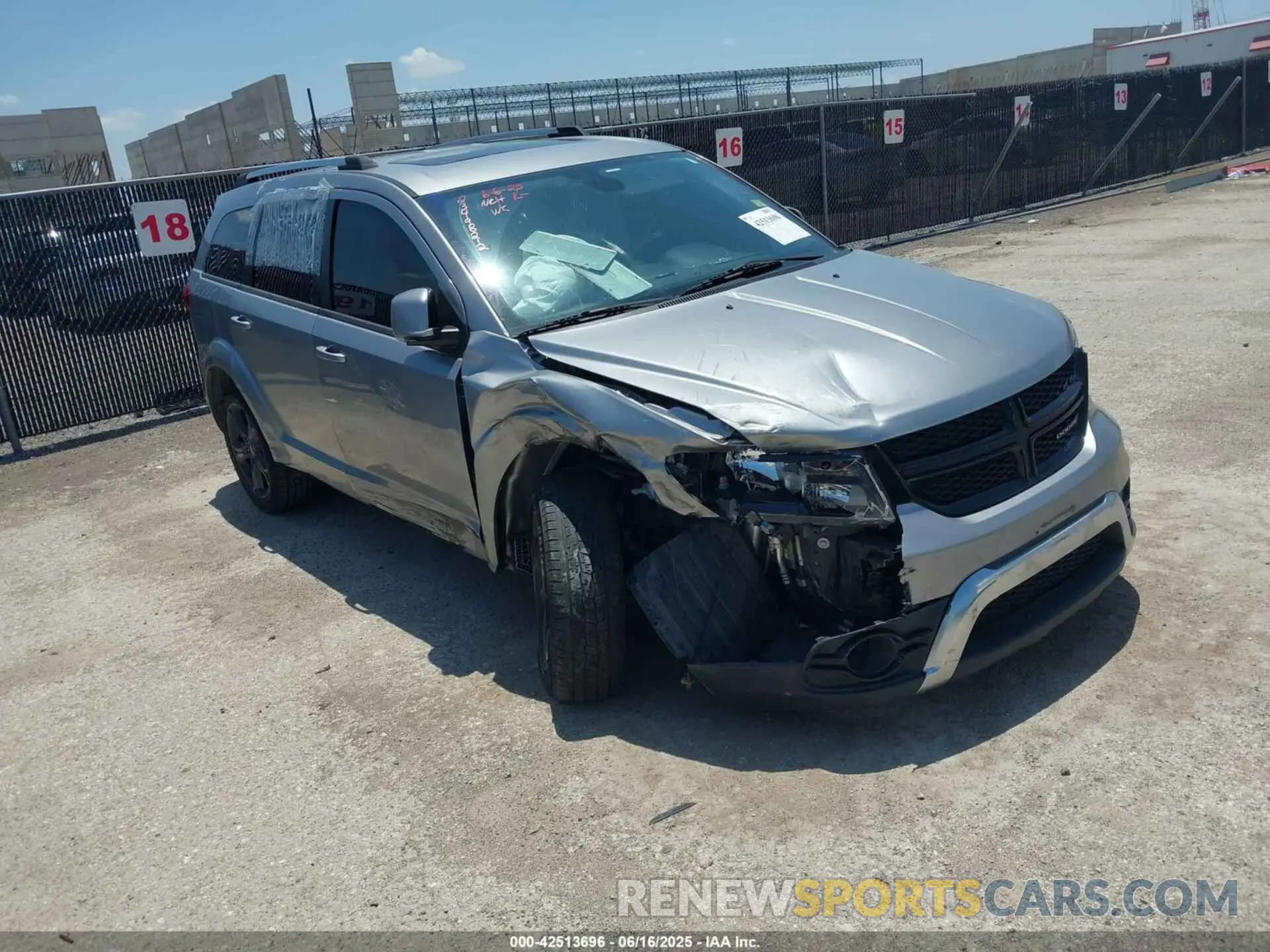 1 Photograph of a damaged car 3C4PDCGB2LT225474 DODGE JOURNEY 2020