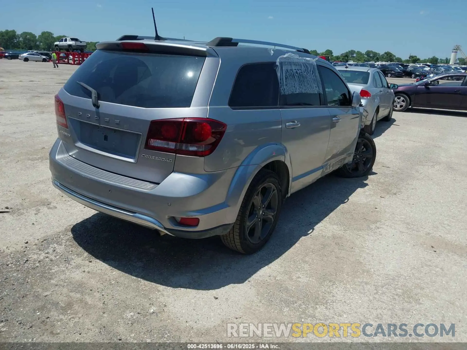 4 Photograph of a damaged car 3C4PDCGB2LT225474 DODGE JOURNEY 2020