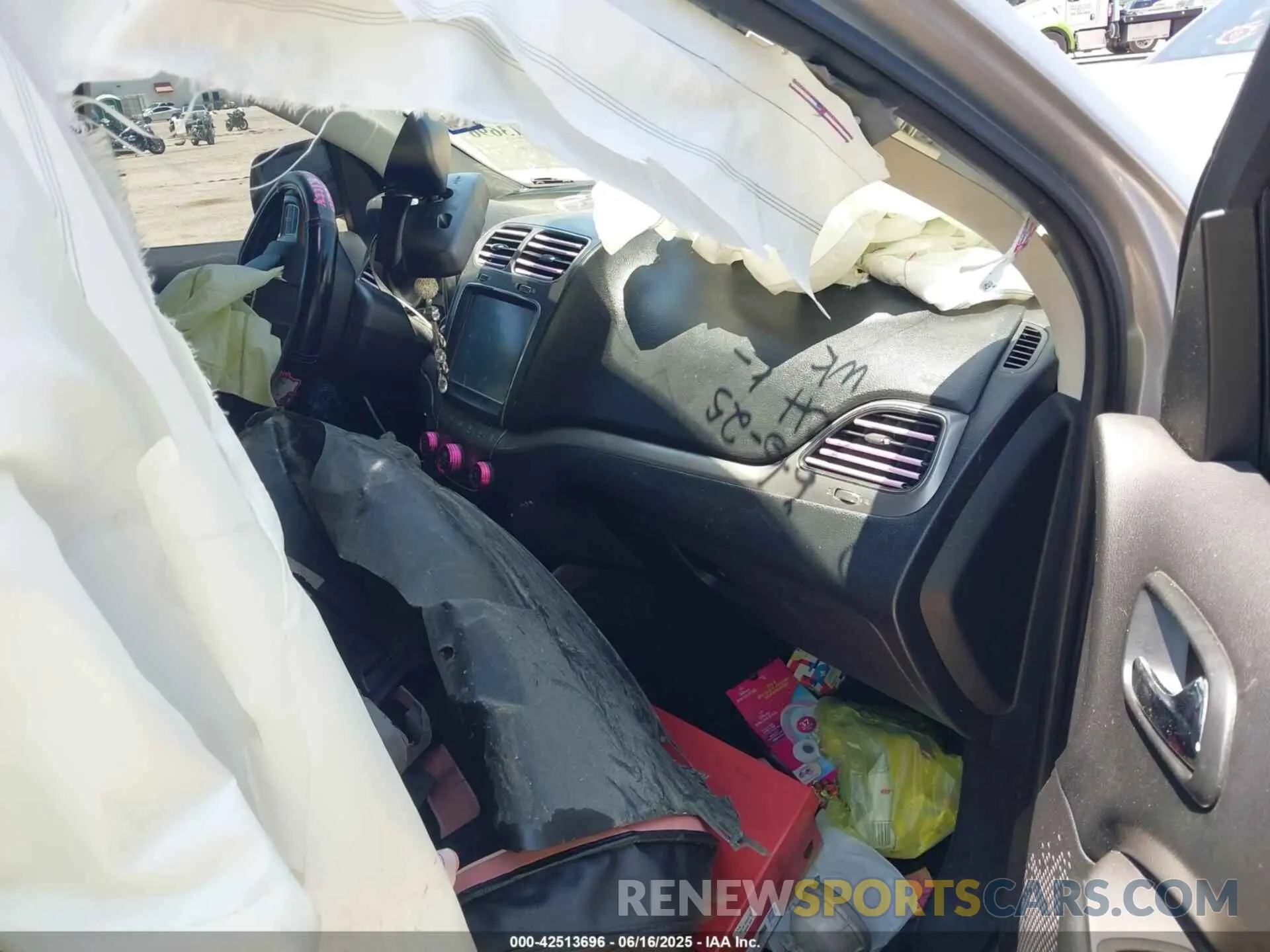 5 Photograph of a damaged car 3C4PDCGB2LT225474 DODGE JOURNEY 2020