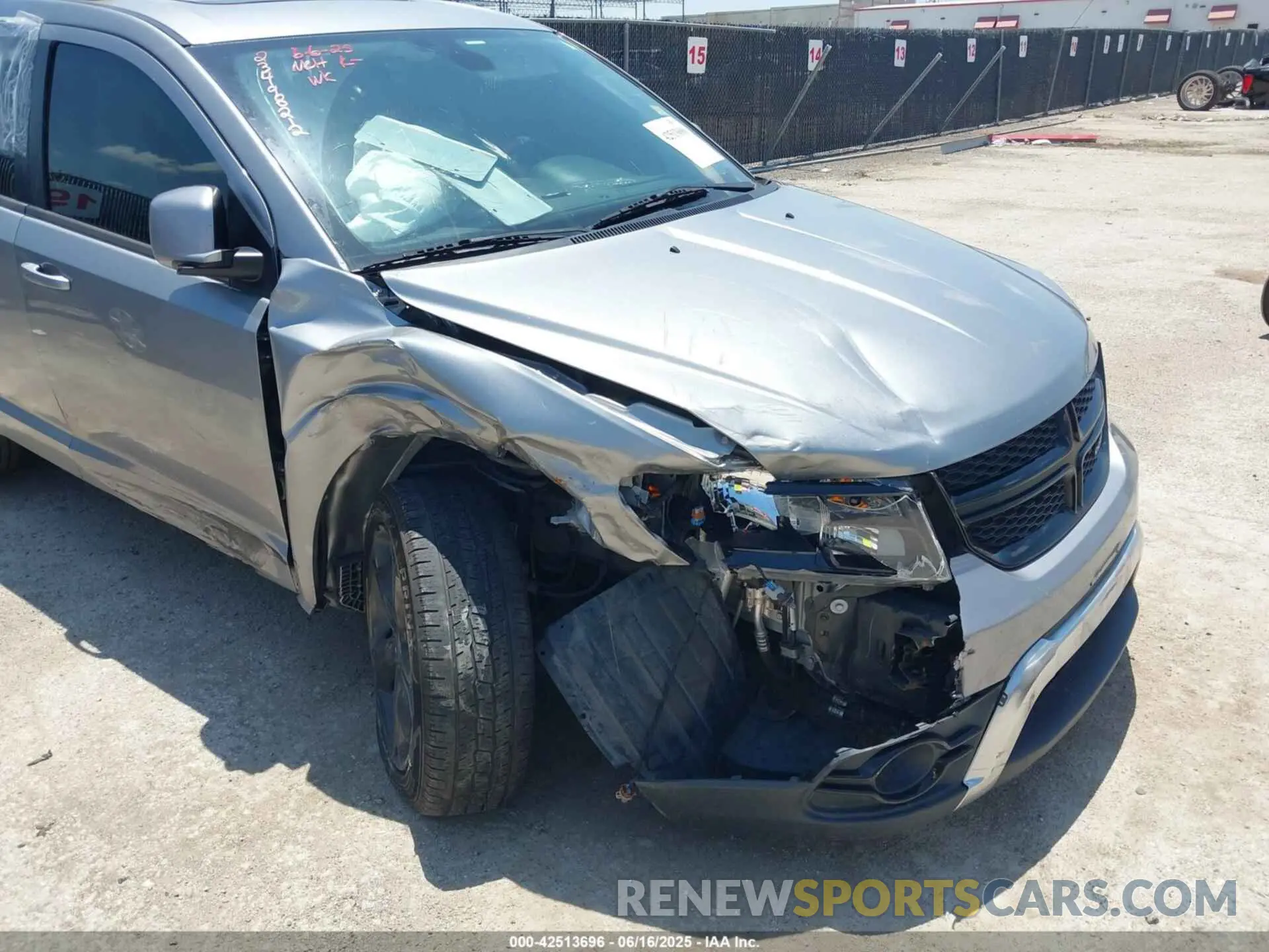 6 Photograph of a damaged car 3C4PDCGB2LT225474 DODGE JOURNEY 2020
