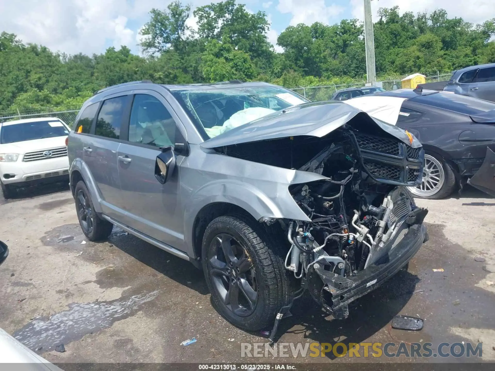 1 Photograph of a damaged car 3C4PDCGB3LT212720 DODGE JOURNEY 2020
