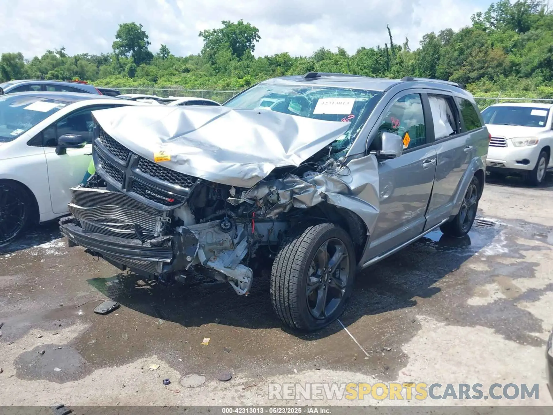 2 Photograph of a damaged car 3C4PDCGB3LT212720 DODGE JOURNEY 2020