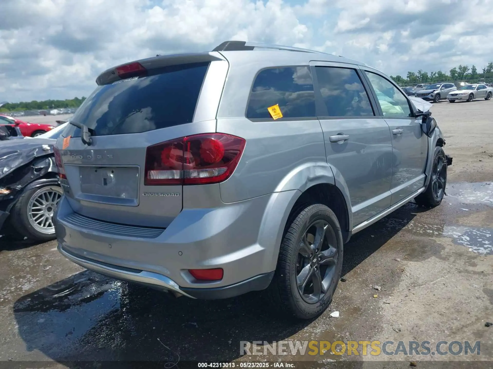 4 Photograph of a damaged car 3C4PDCGB3LT212720 DODGE JOURNEY 2020