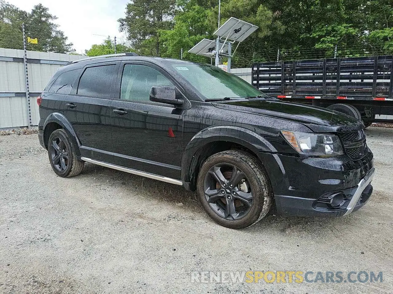 4 Photograph of a damaged car 3C4PDCGB4LT201242 DODGE JOURNEY 2020