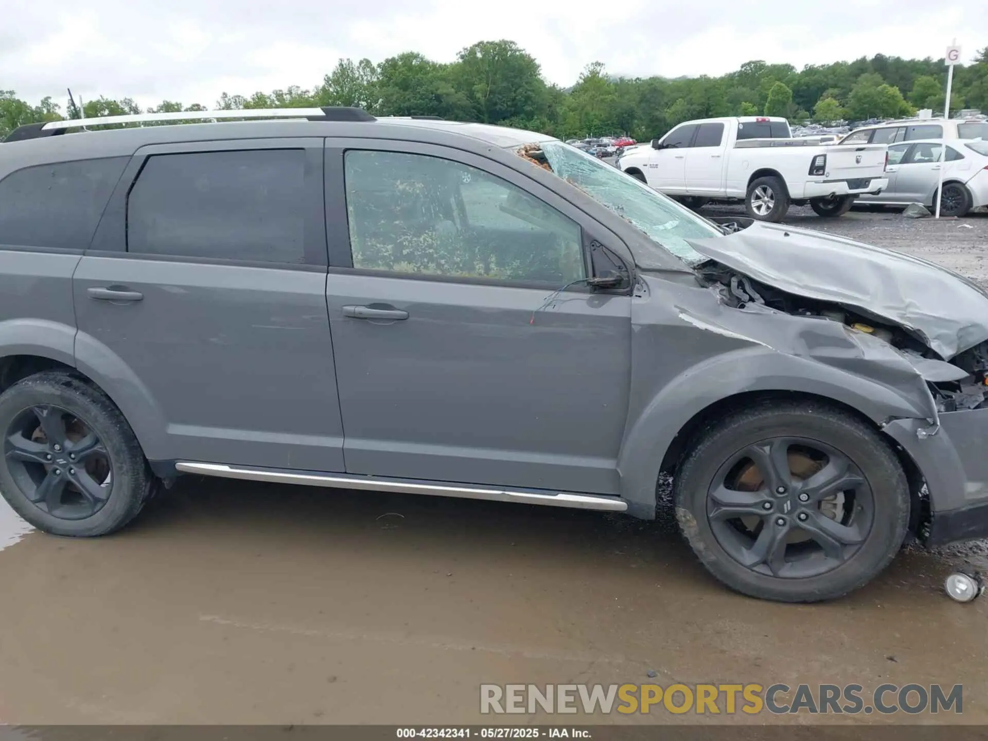 13 Photograph of a damaged car 3C4PDCGB4LT259416 DODGE JOURNEY 2020