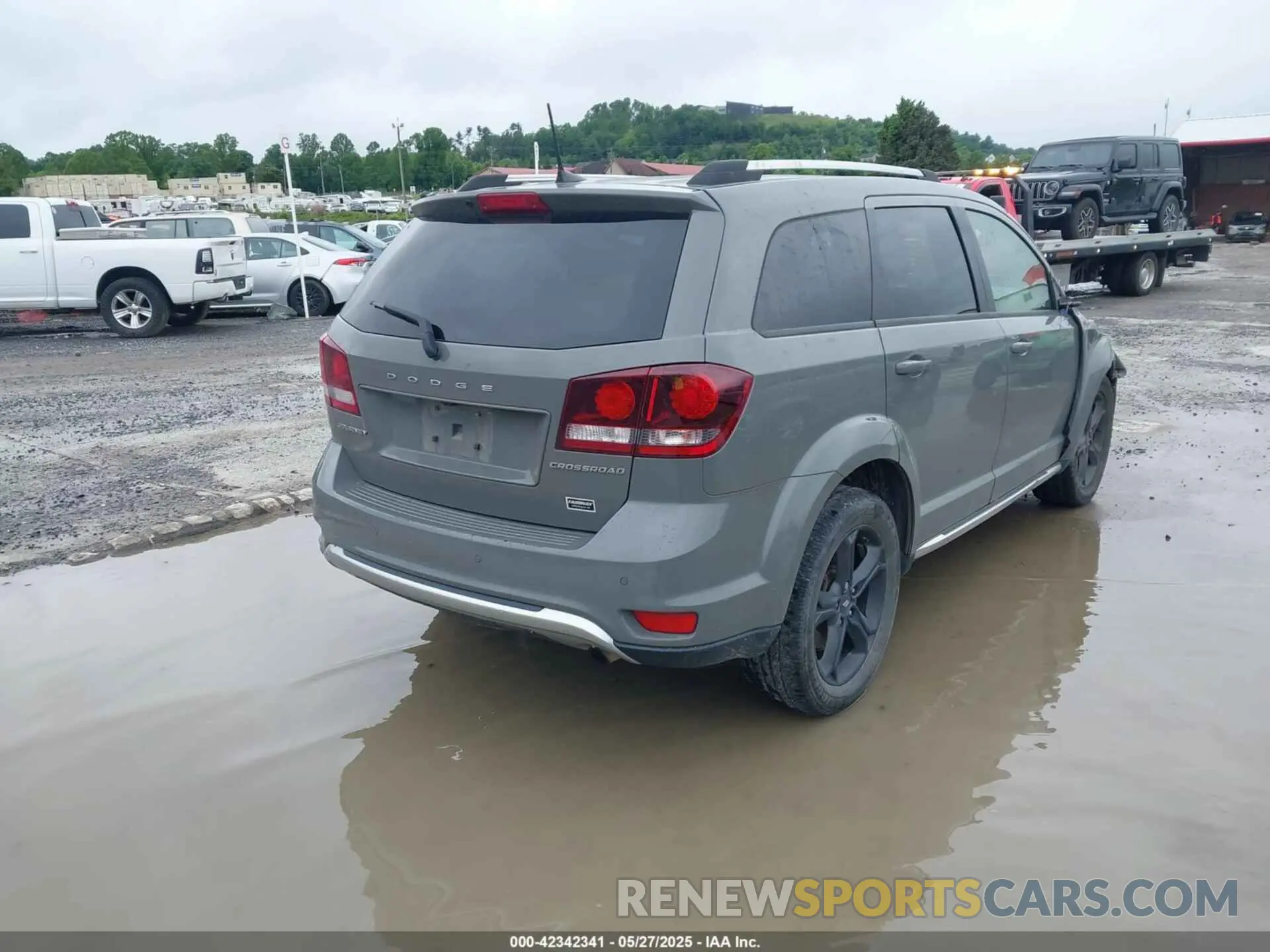 4 Photograph of a damaged car 3C4PDCGB4LT259416 DODGE JOURNEY 2020