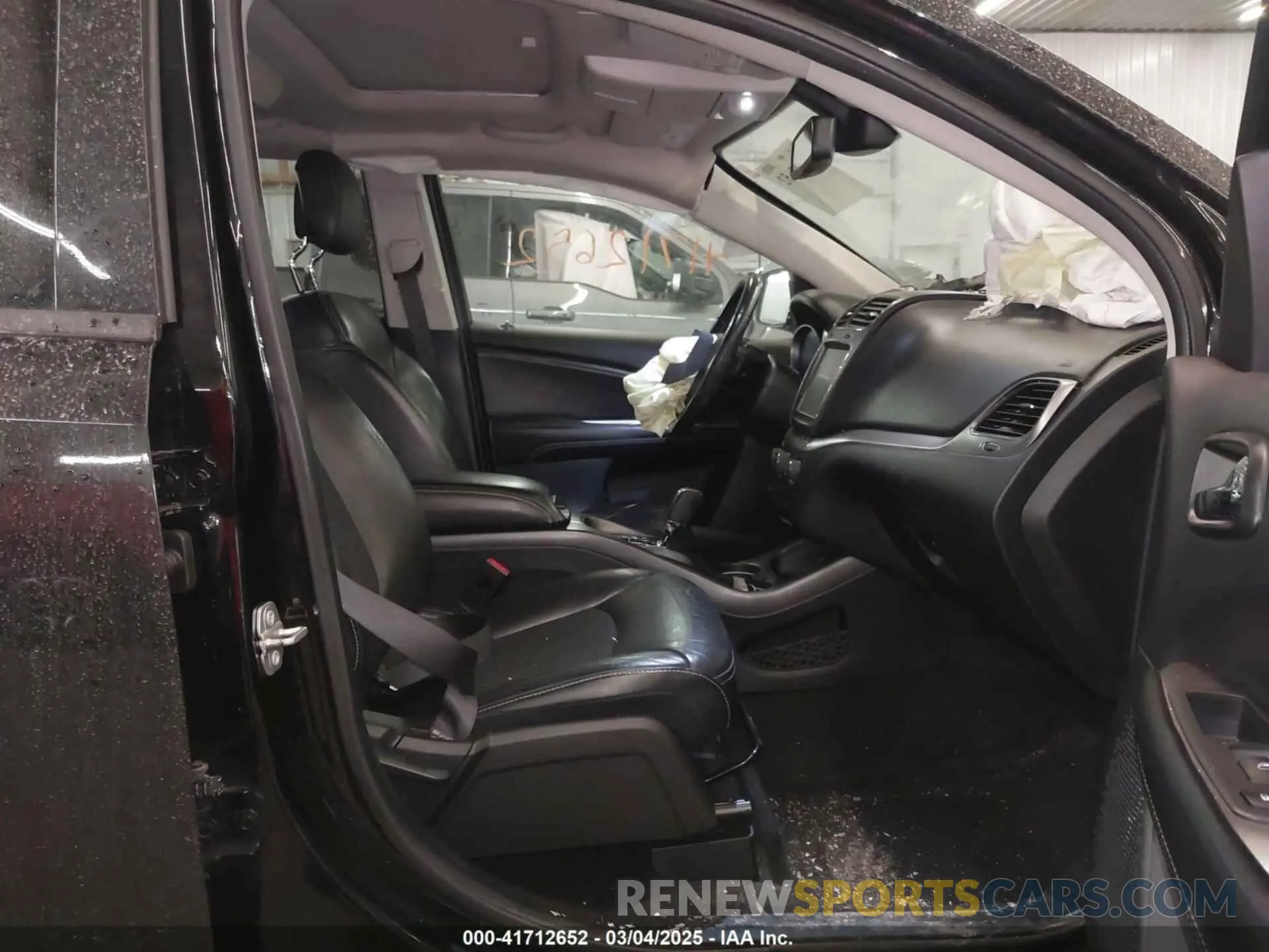 5 Photograph of a damaged car 3C4PDCGB4LT263188 DODGE JOURNEY 2020