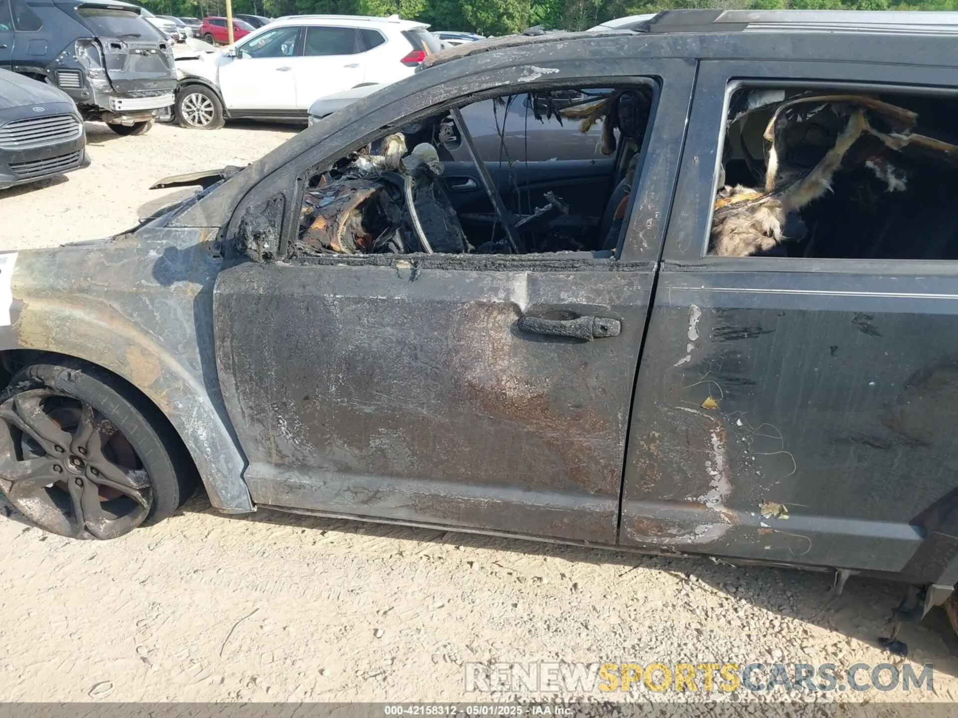 12 Photograph of a damaged car 3C4PDCGB4LT264468 DODGE JOURNEY 2020