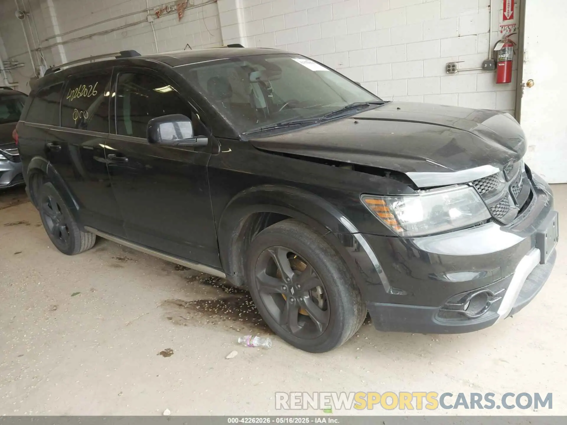 1 Photograph of a damaged car 3C4PDCGB5LT188789 DODGE JOURNEY 2020