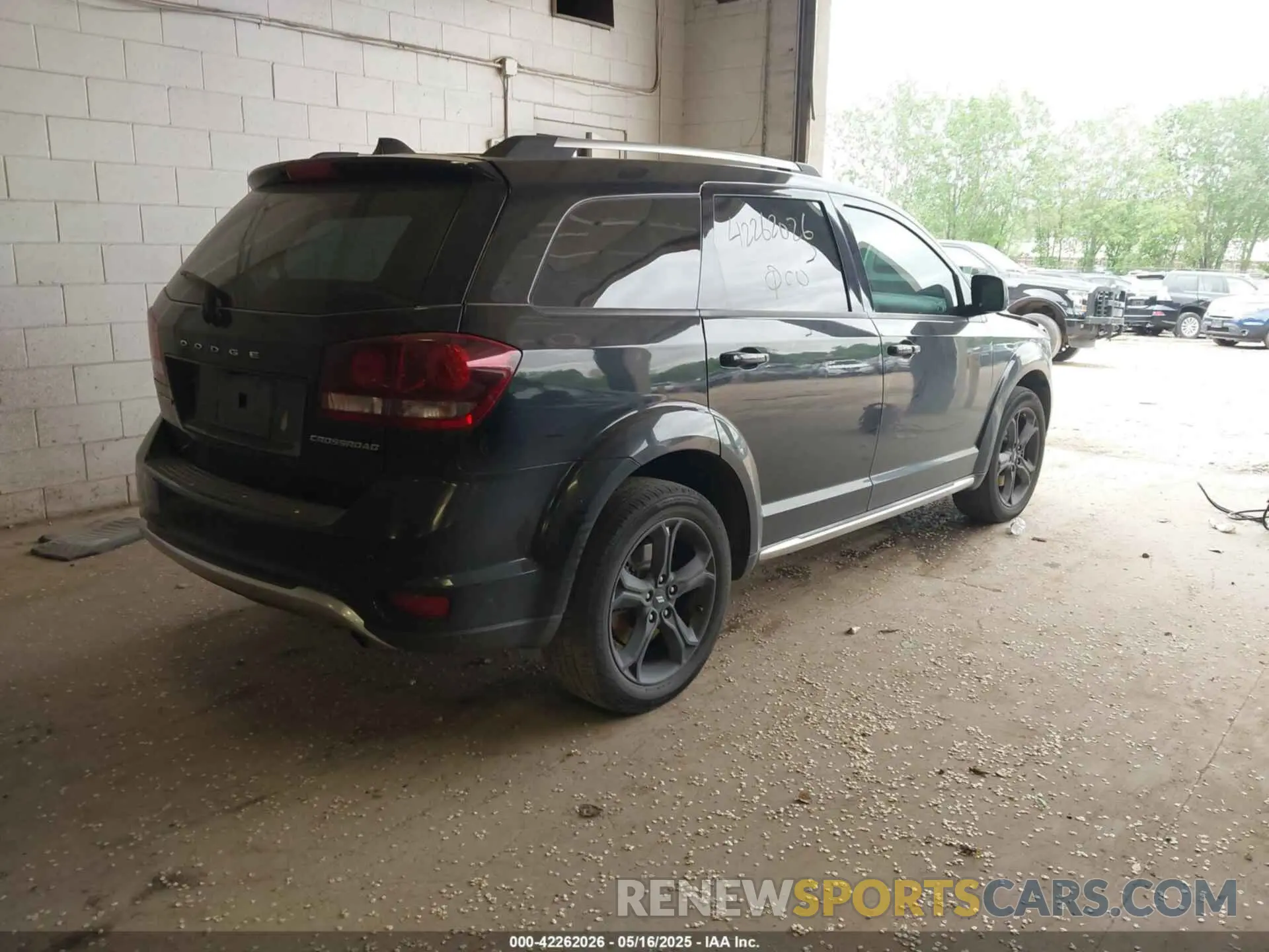 4 Photograph of a damaged car 3C4PDCGB5LT188789 DODGE JOURNEY 2020