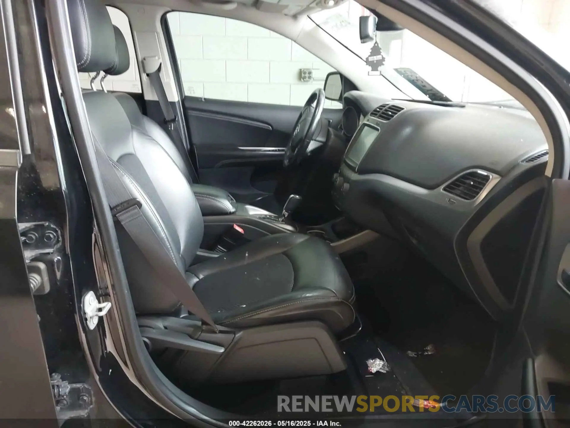 5 Photograph of a damaged car 3C4PDCGB5LT188789 DODGE JOURNEY 2020