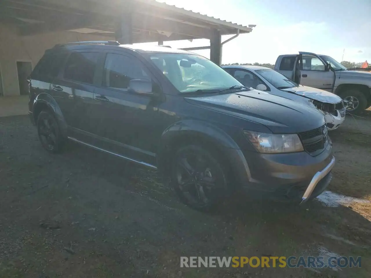 4 Photograph of a damaged car 3C4PDCGB7LT206516 DODGE JOURNEY 2020