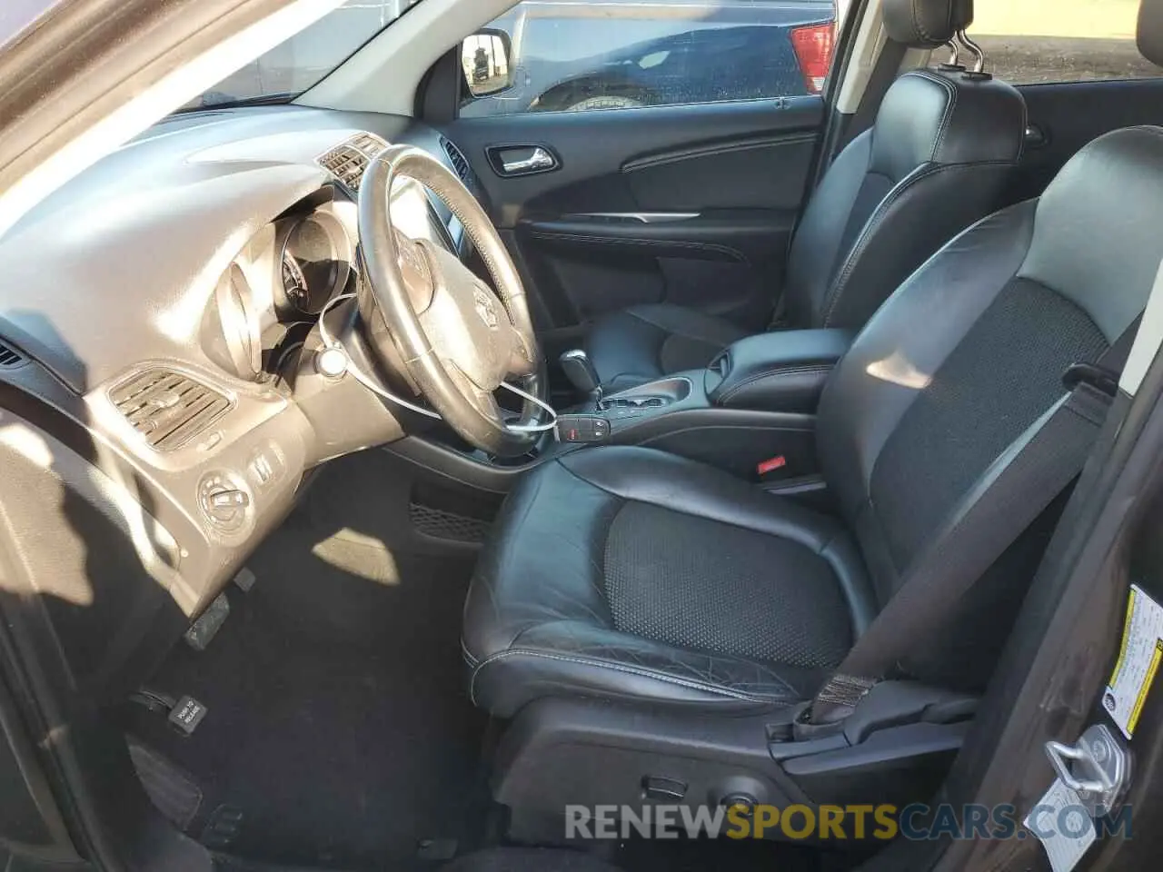 7 Photograph of a damaged car 3C4PDCGB7LT206516 DODGE JOURNEY 2020