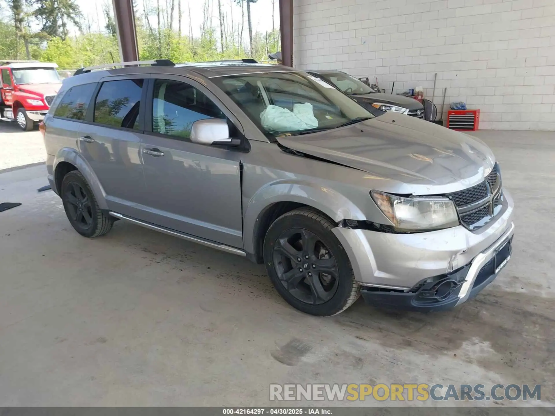 1 Photograph of a damaged car 3C4PDCGB7LT206659 DODGE JOURNEY 2020