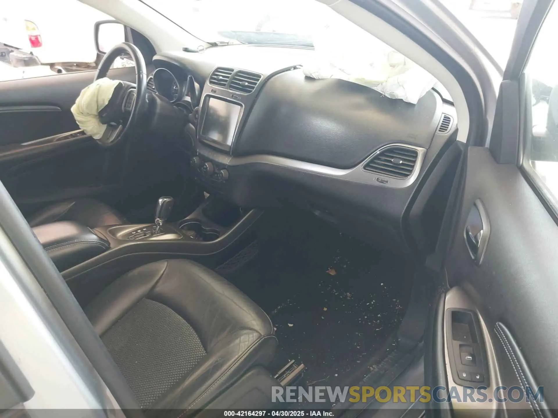 5 Photograph of a damaged car 3C4PDCGB7LT206659 DODGE JOURNEY 2020