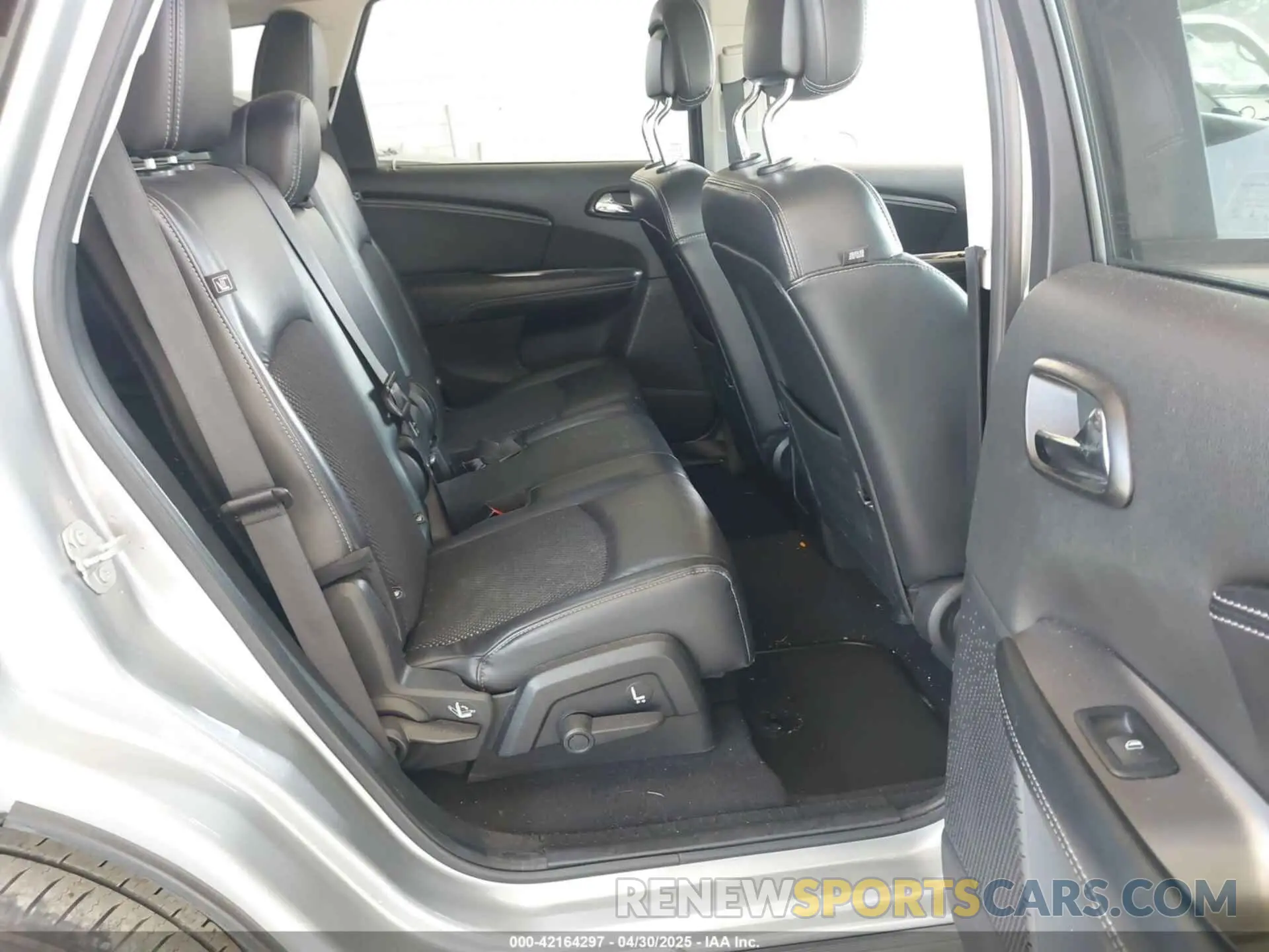 8 Photograph of a damaged car 3C4PDCGB7LT206659 DODGE JOURNEY 2020