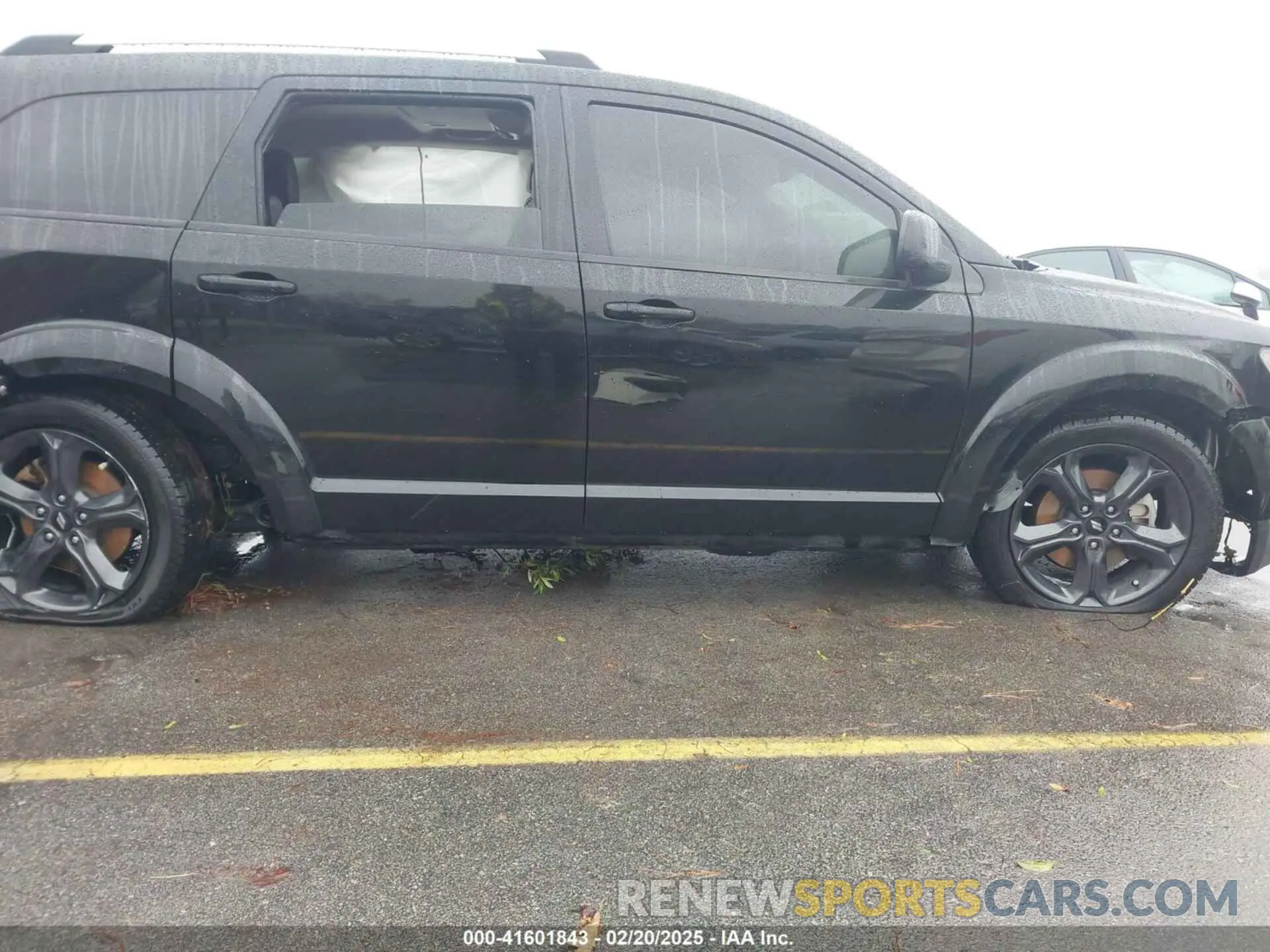 6 Photograph of a damaged car 3C4PDCGB9LT188083 DODGE JOURNEY 2020