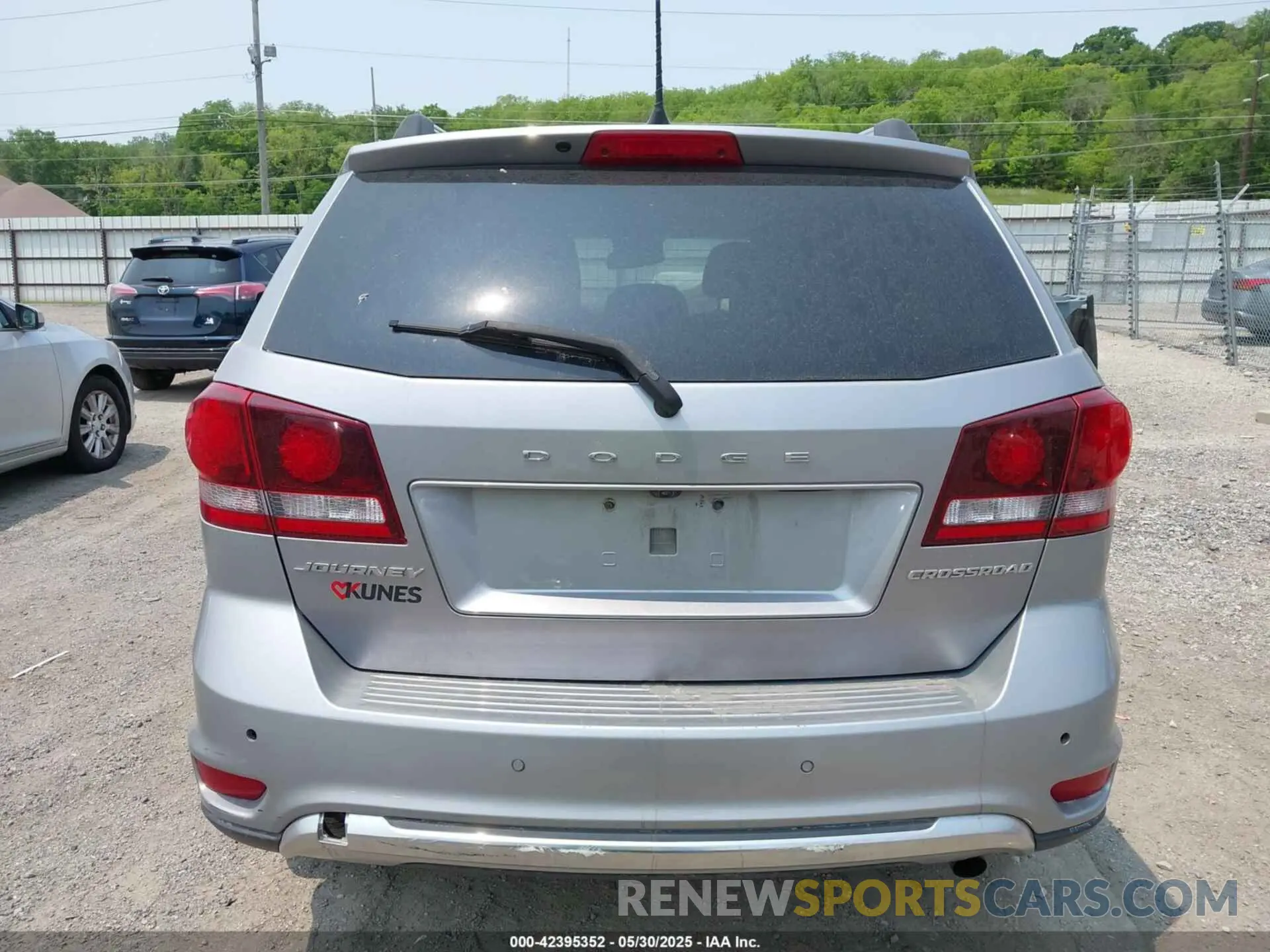 17 Photograph of a damaged car 3C4PDCGB9LT201432 DODGE JOURNEY 2020