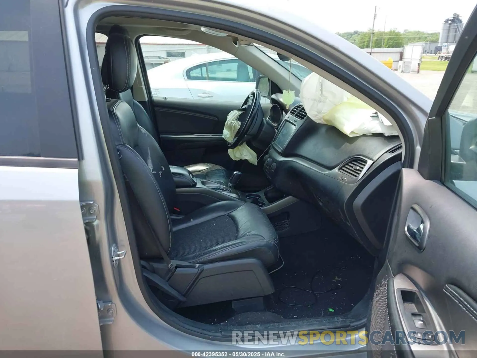5 Photograph of a damaged car 3C4PDCGB9LT201432 DODGE JOURNEY 2020